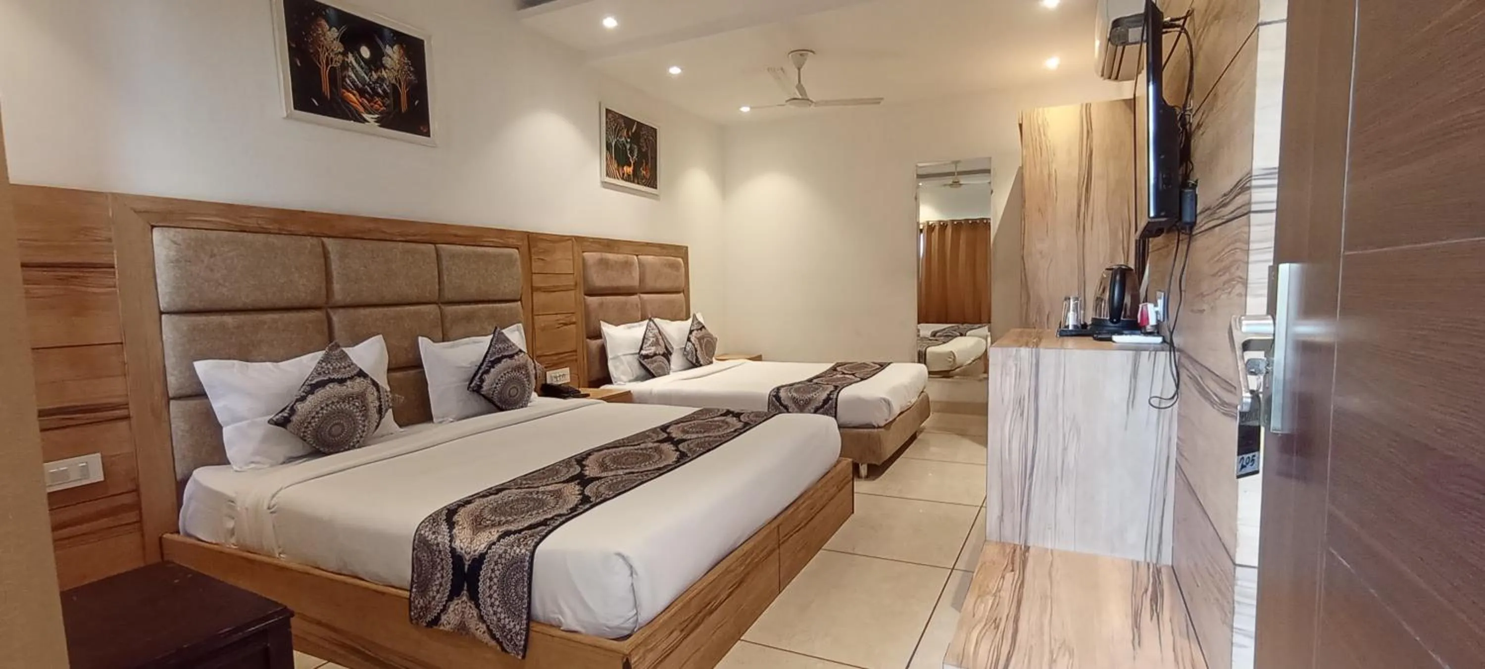 Bed in Hotel Exotic - 5 min walk from Golden Temple