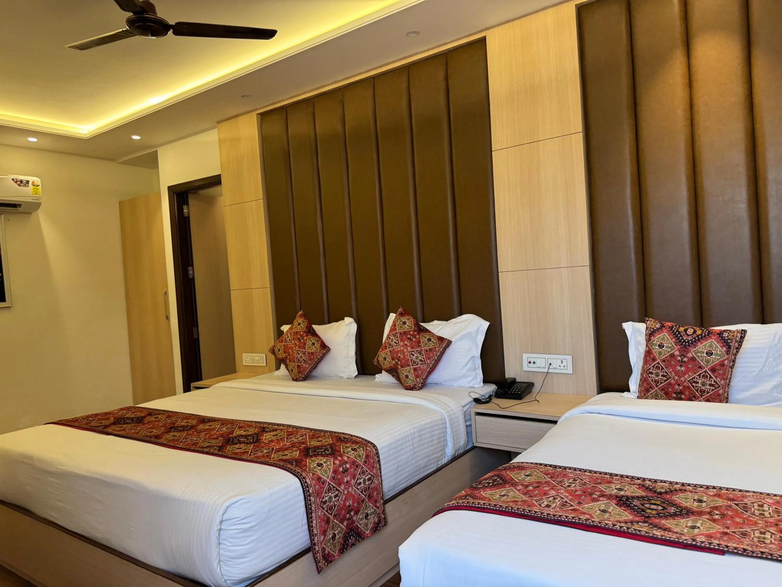 Bed in Hotel Exotic - 5 min walk from Golden Temple