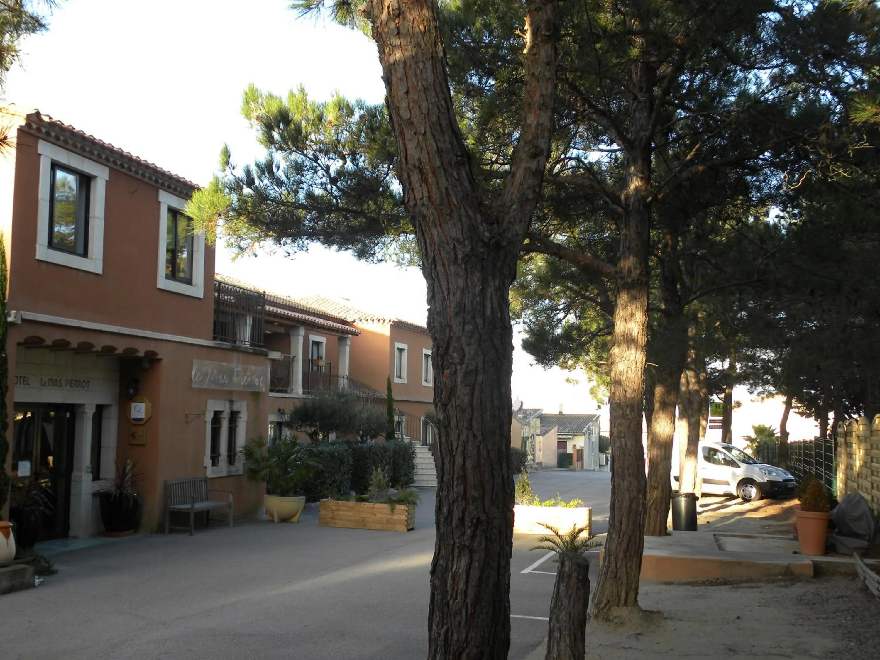 Facade/entrance in Hotel du Mas