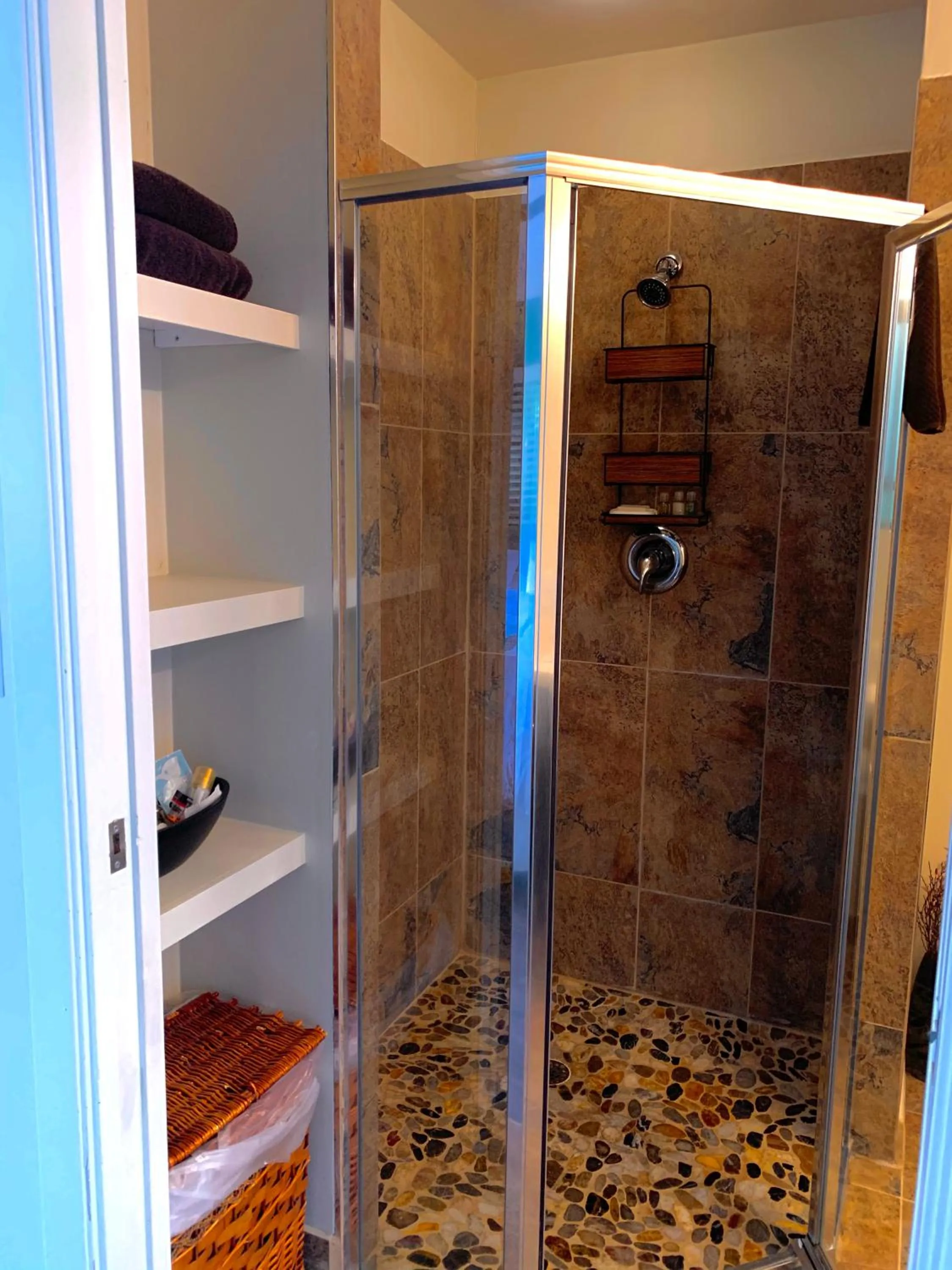 Shower in The Fraser River's Edge B&B Lodge