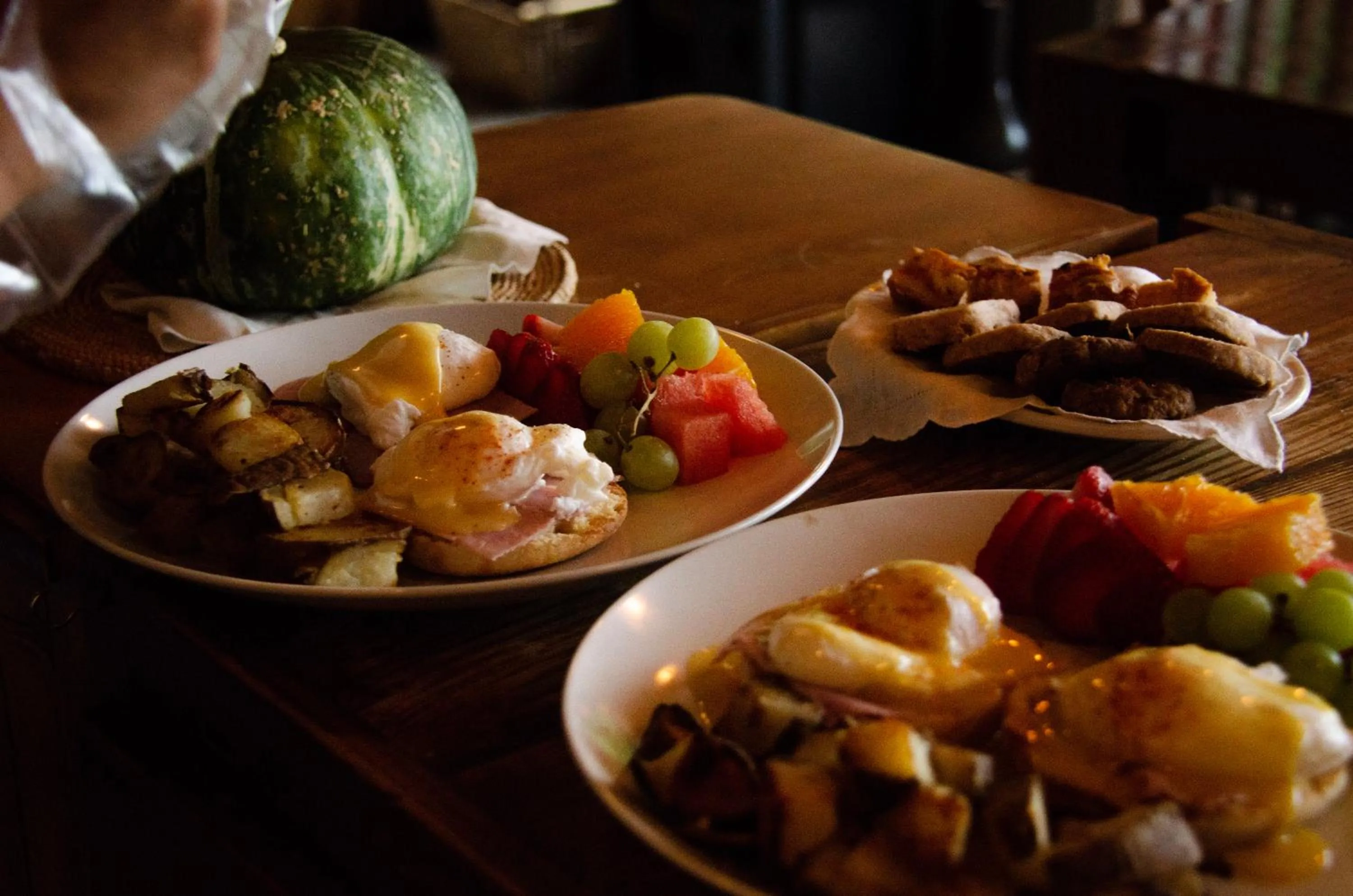 American breakfast in The Fraser River's Edge B&B Lodge