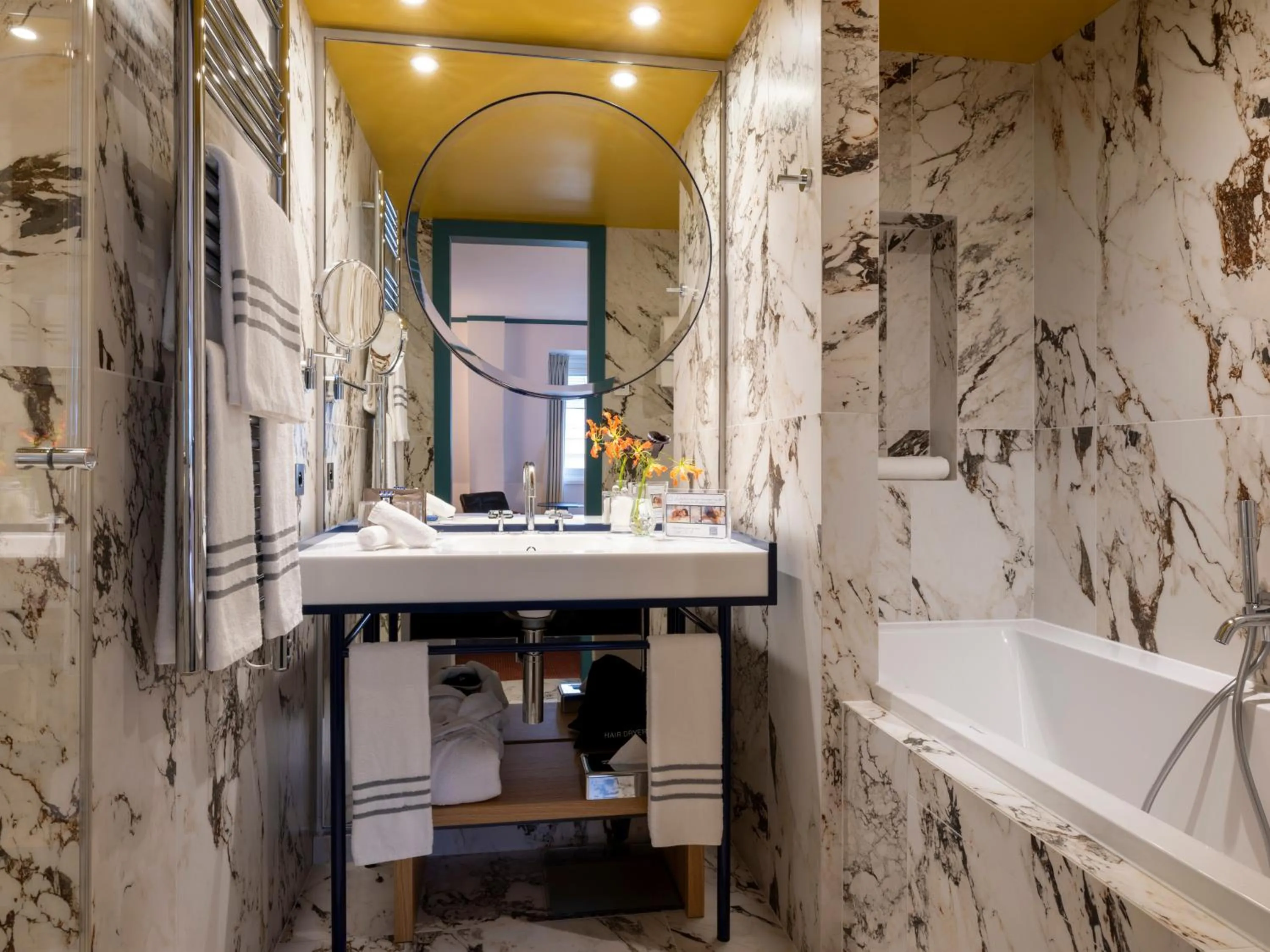 Bathroom in Hôtel Bel Ami