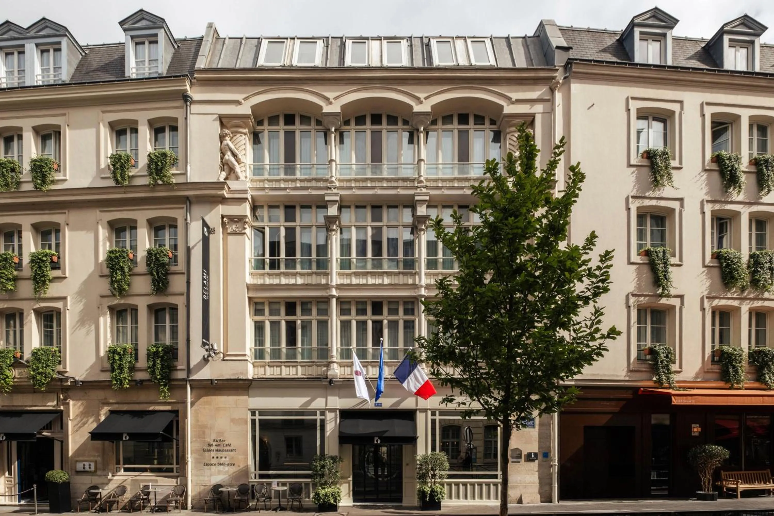 Facade/entrance in Hôtel Bel Ami