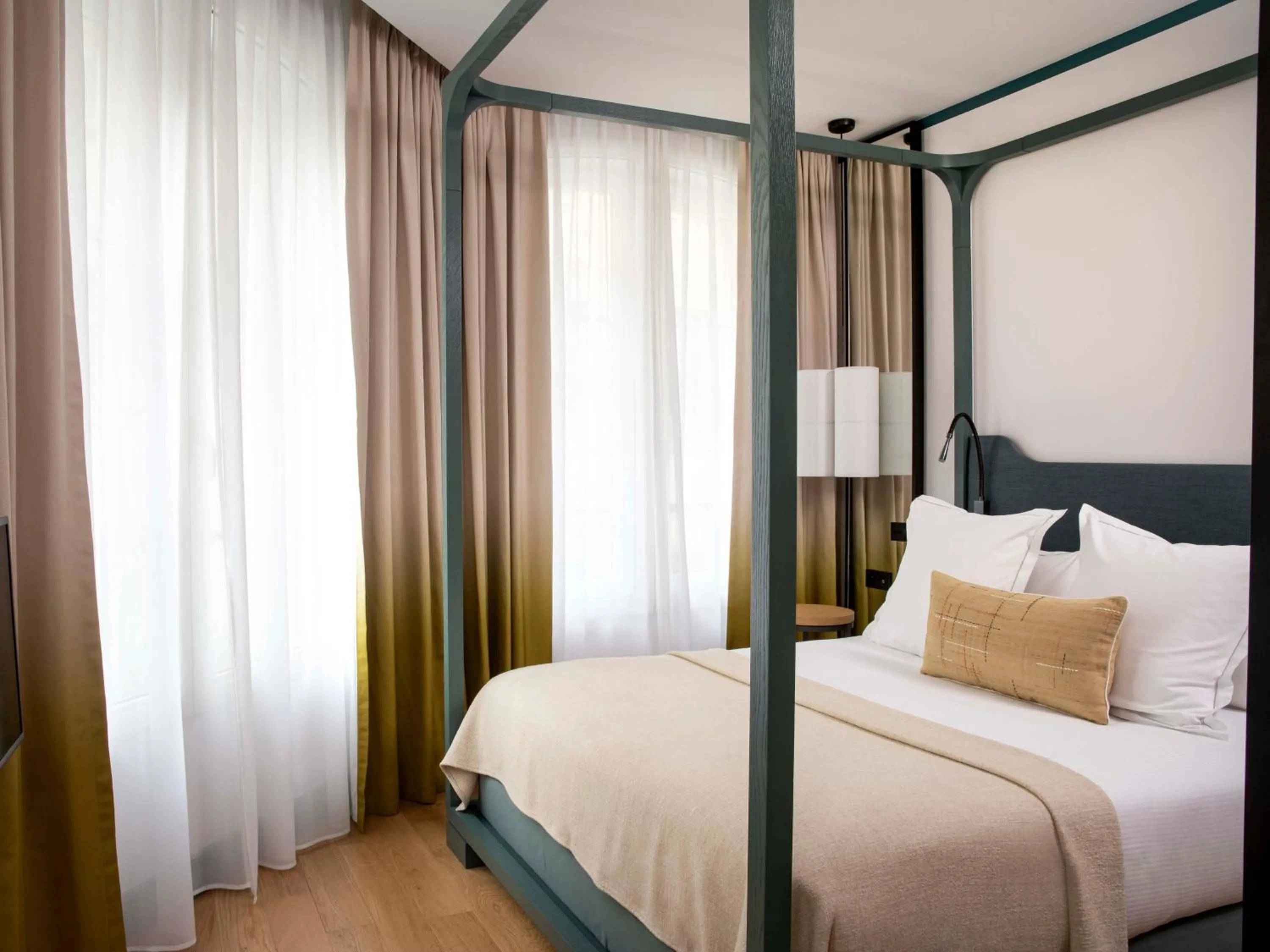 Bedroom, Bed in Hôtel Bel Ami