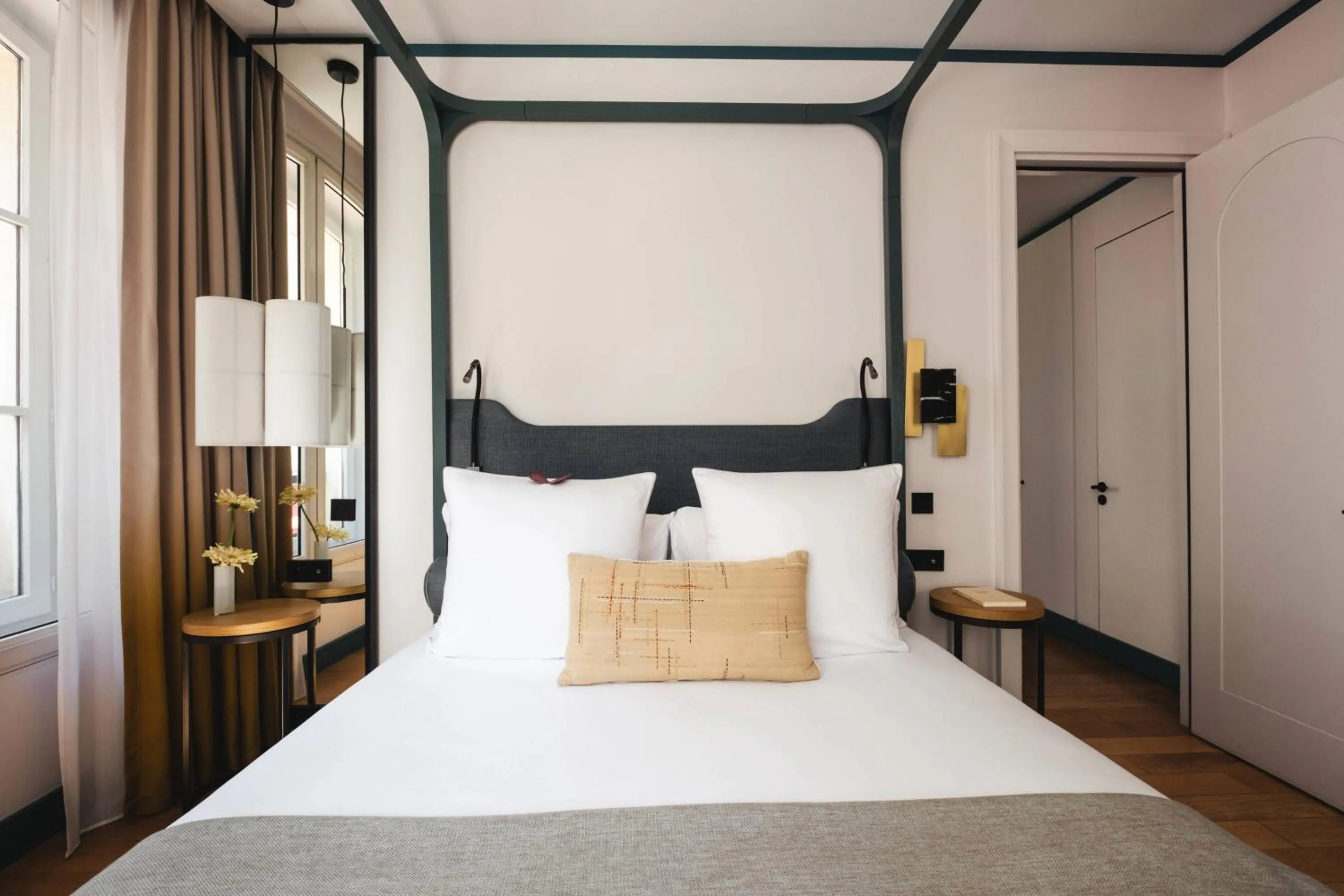 Bedroom, Bed in Hôtel Bel Ami