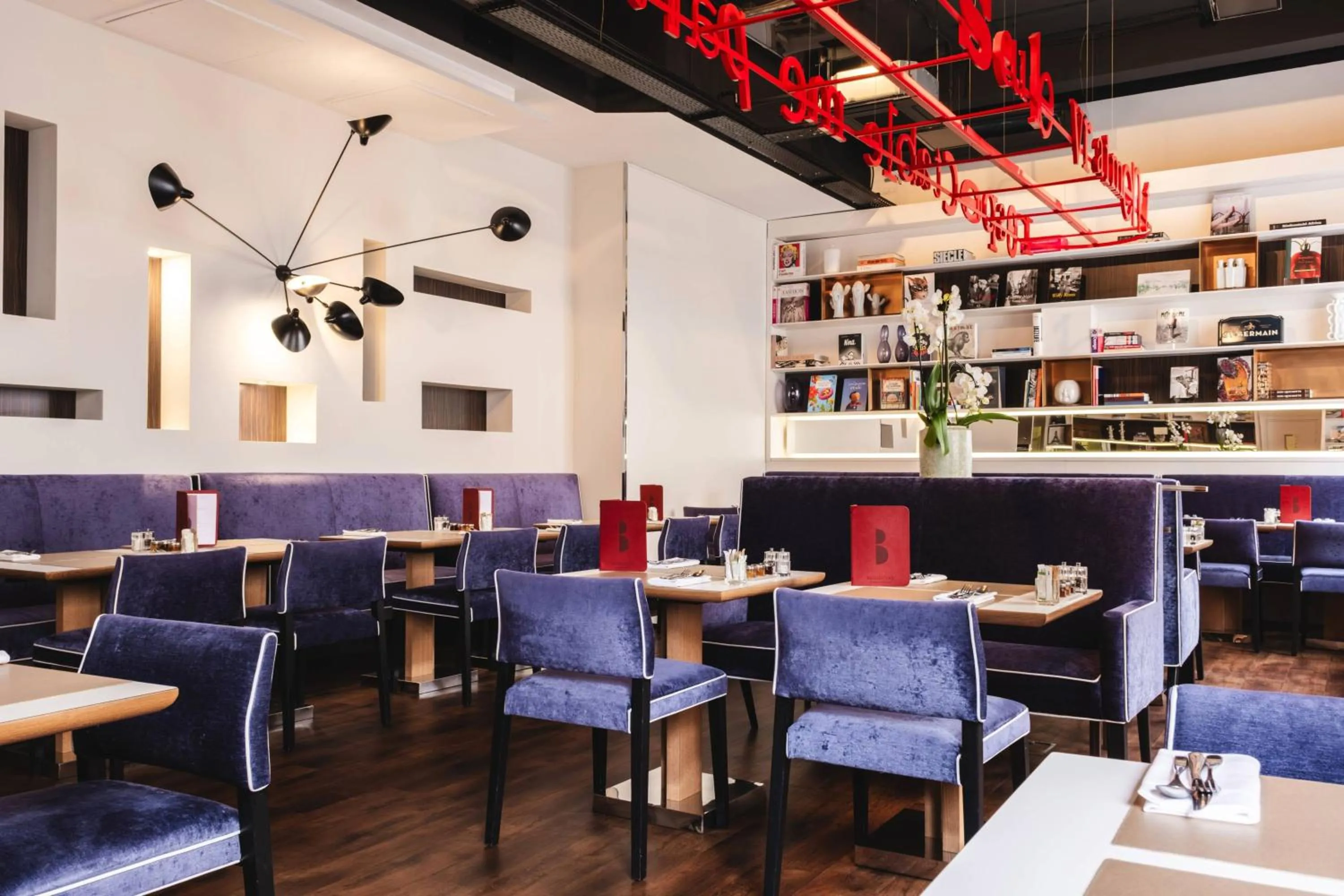 Restaurant/places to eat in Hôtel Bel Ami