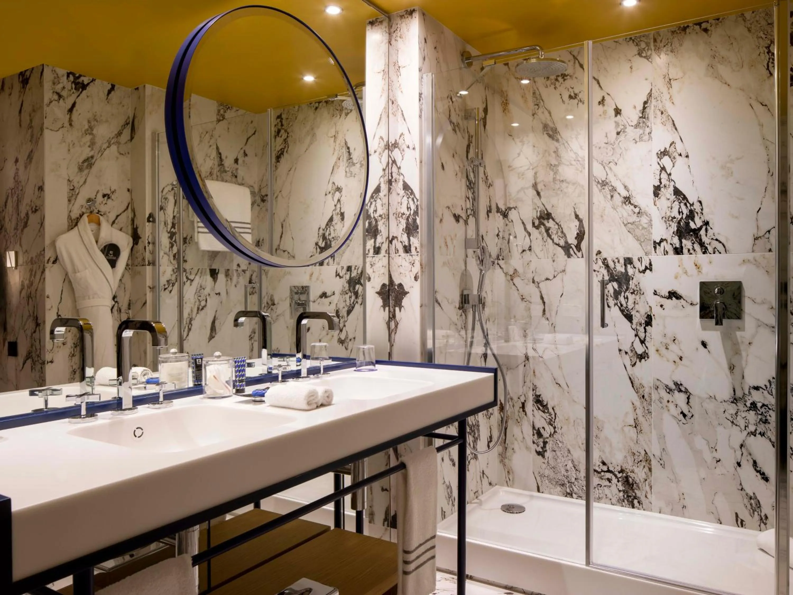 Bathroom in Hôtel Bel Ami