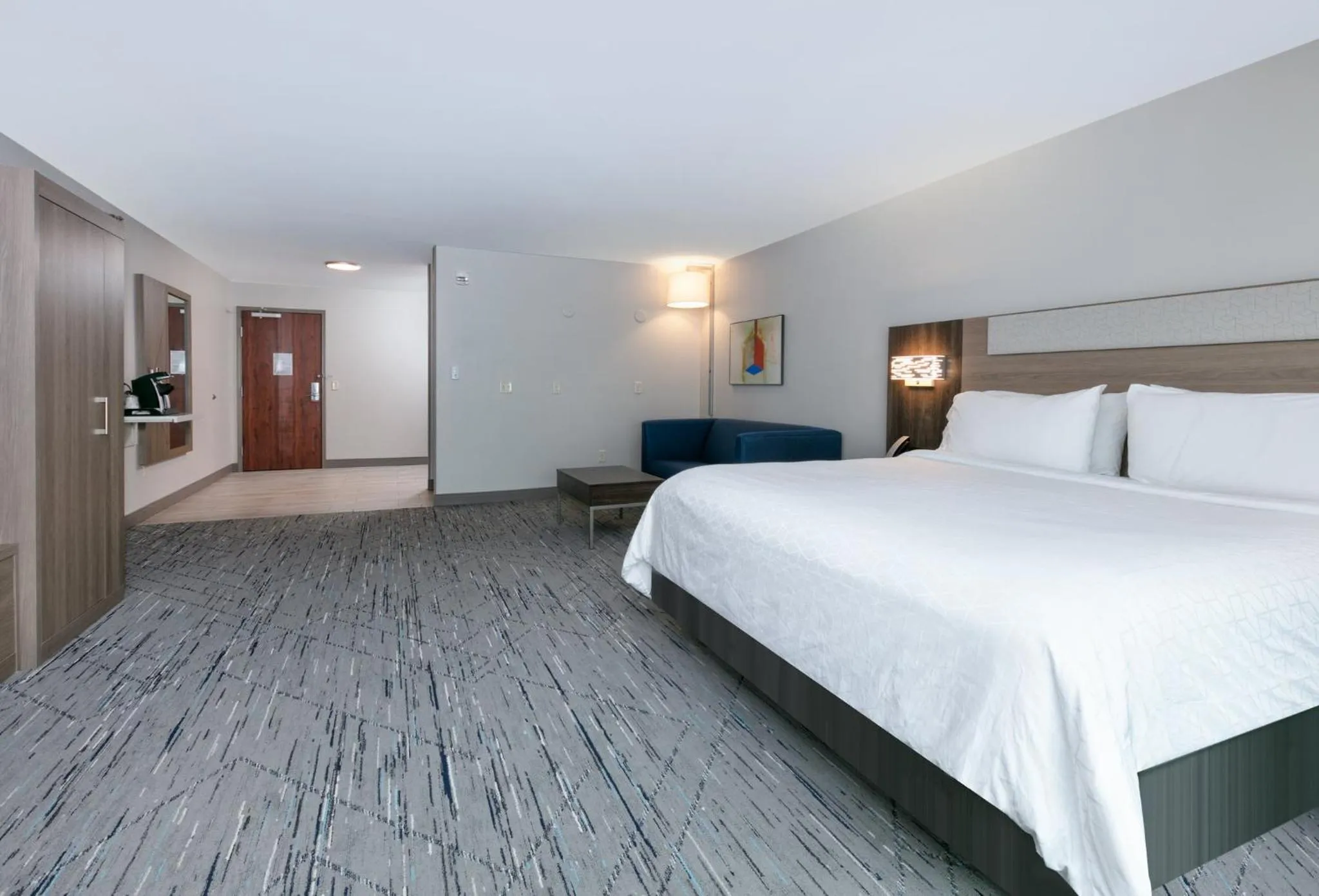 Photo of the whole room, Bed in Holiday Inn Express Hotel & Suites Shakopee by IHG