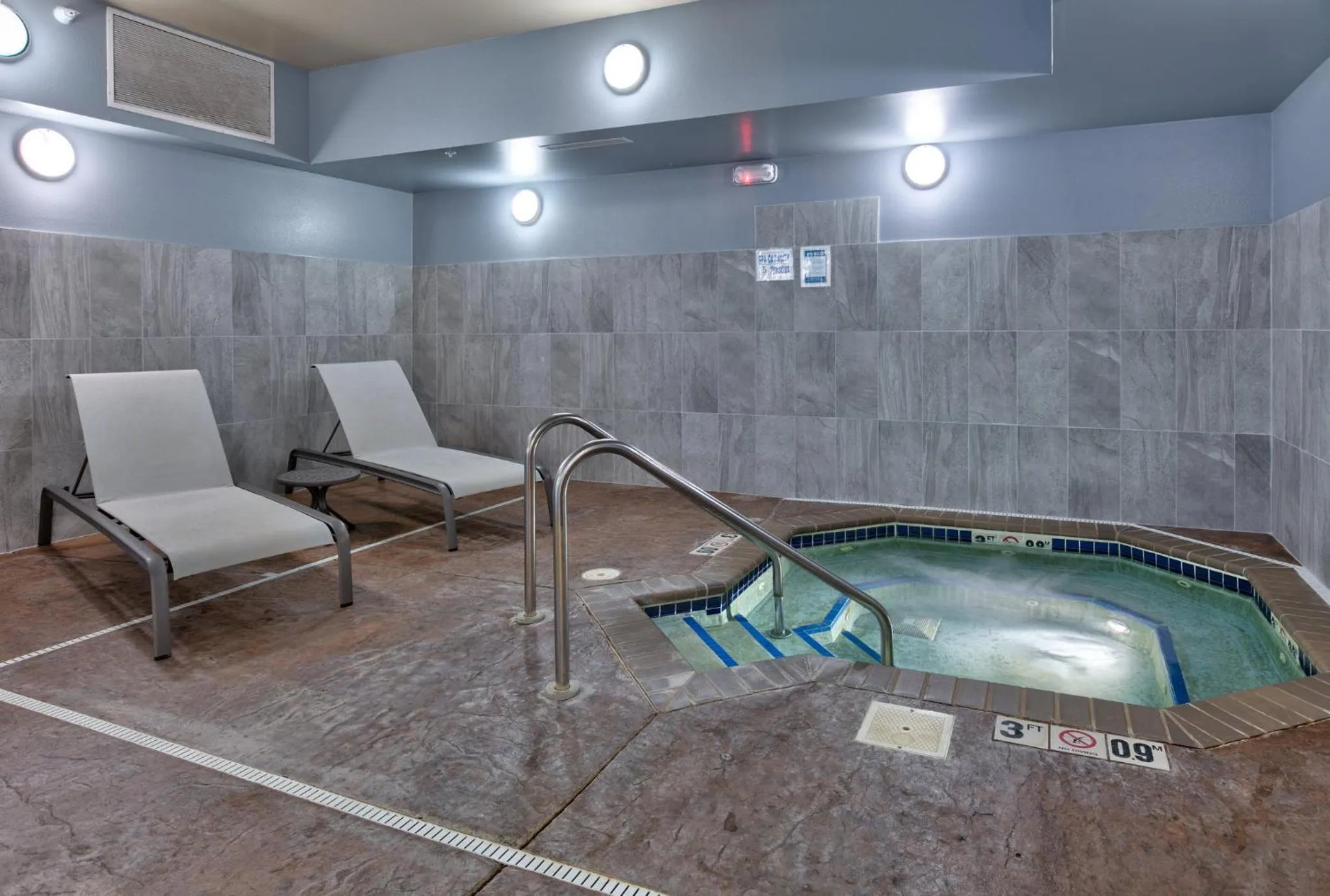 Swimming pool in Holiday Inn Express Hotel & Suites Shakopee by IHG