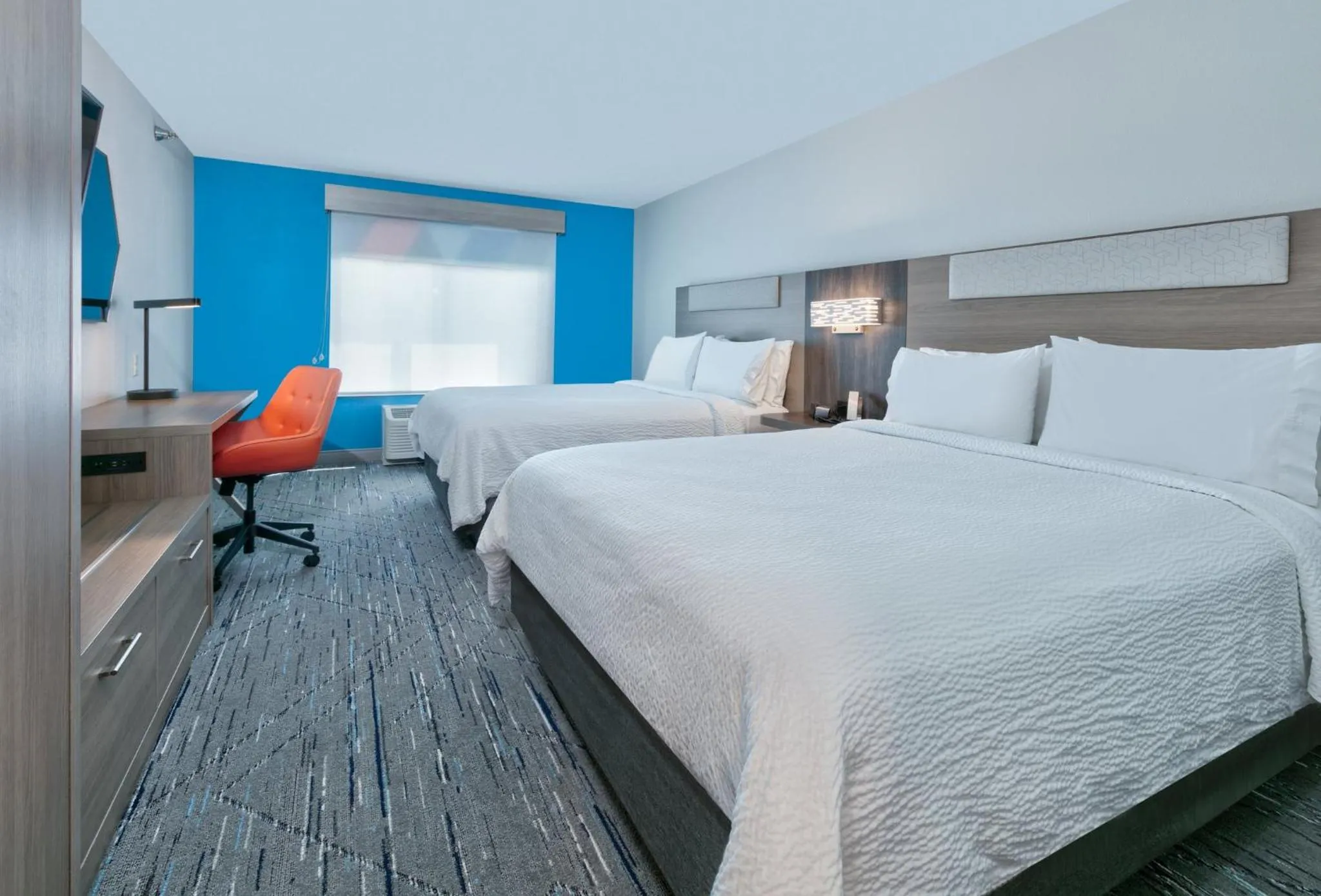 Photo of the whole room, Bed in Holiday Inn Express Hotel & Suites Shakopee by IHG