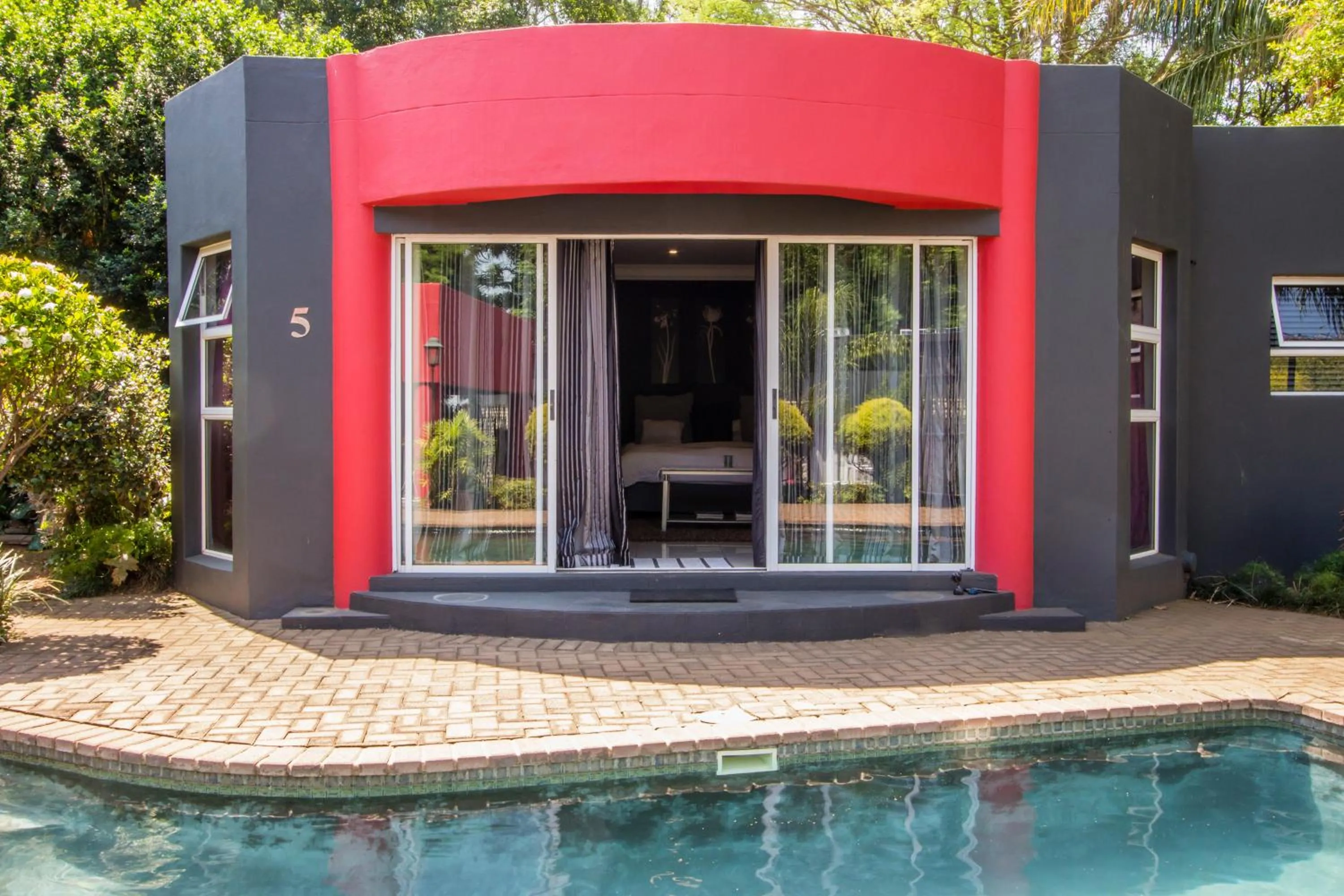 Swimming pool in New Bali Guesthouse