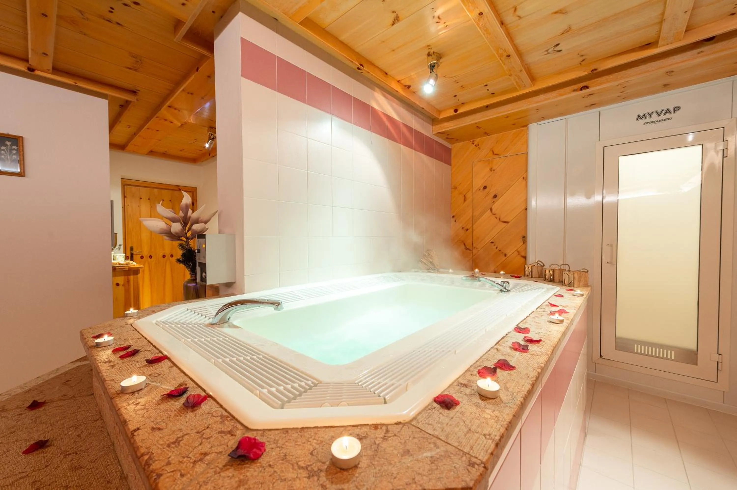 Hot Tub in Villa Clara