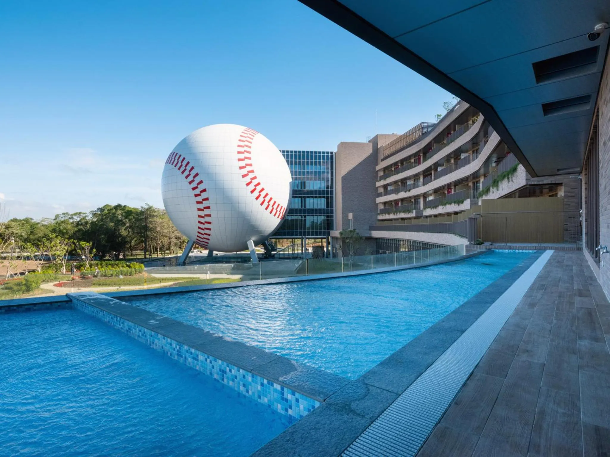 Swimming pool in Fame Hall Garden Hotel