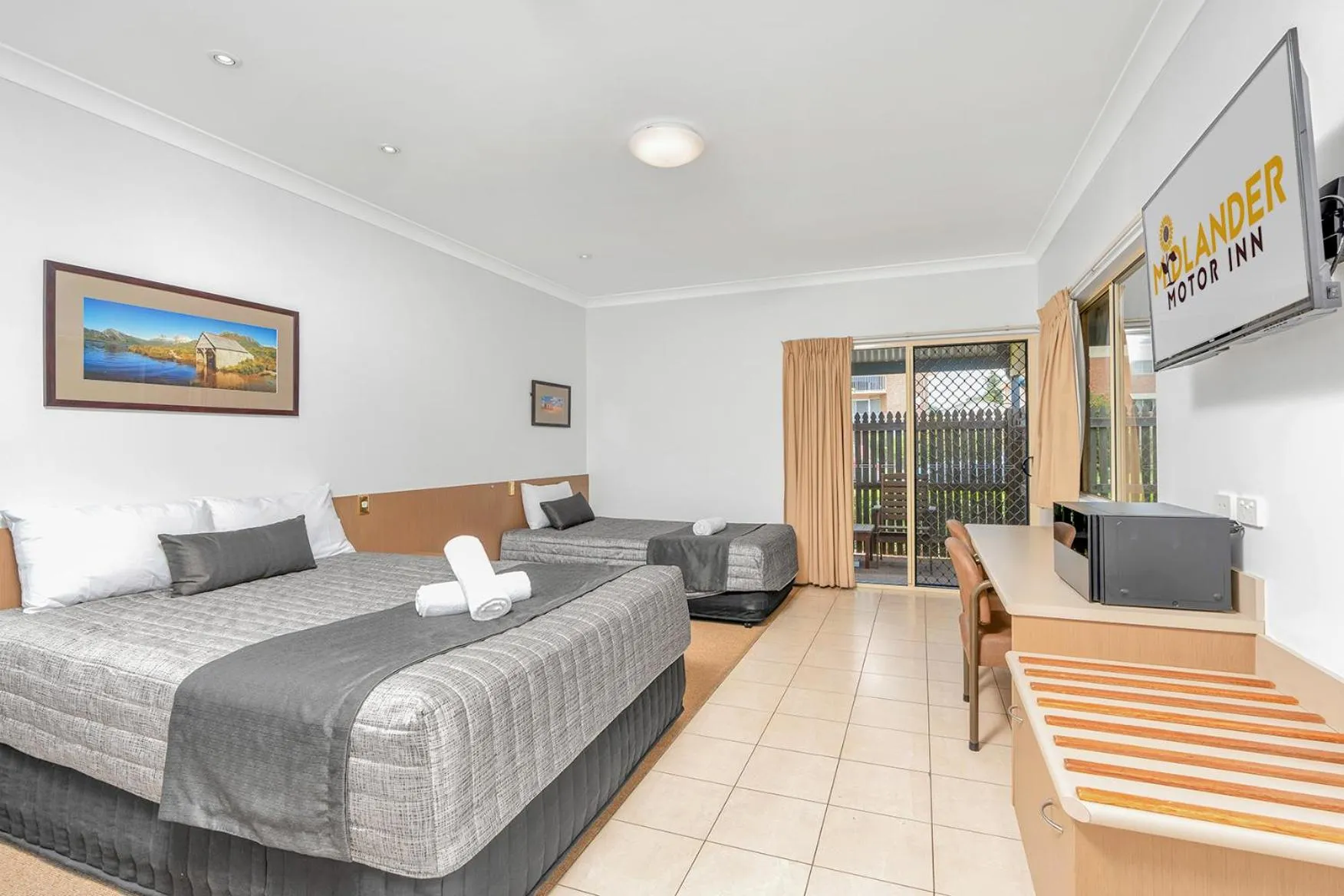 Bedroom, Bed in Midlander Motor Inn