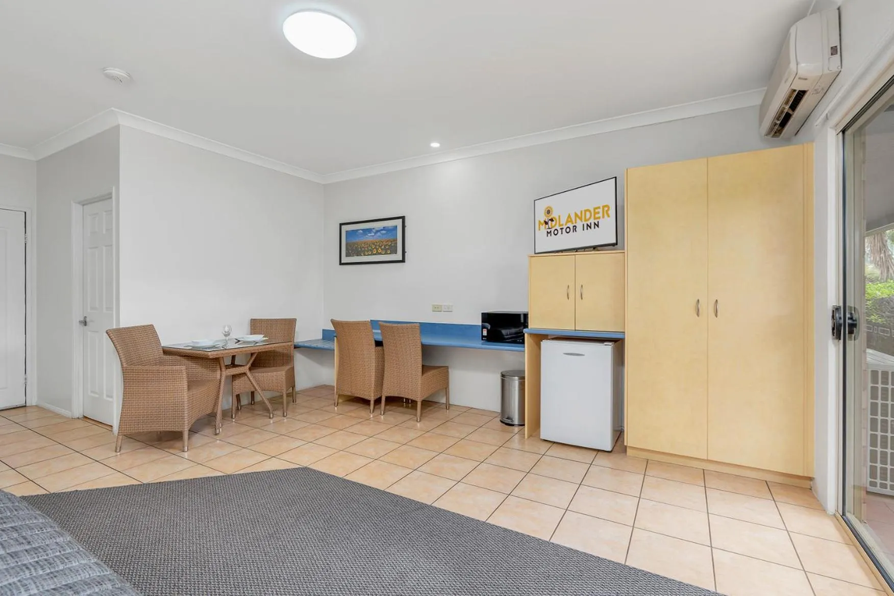 Dining area in Midlander Motor Inn