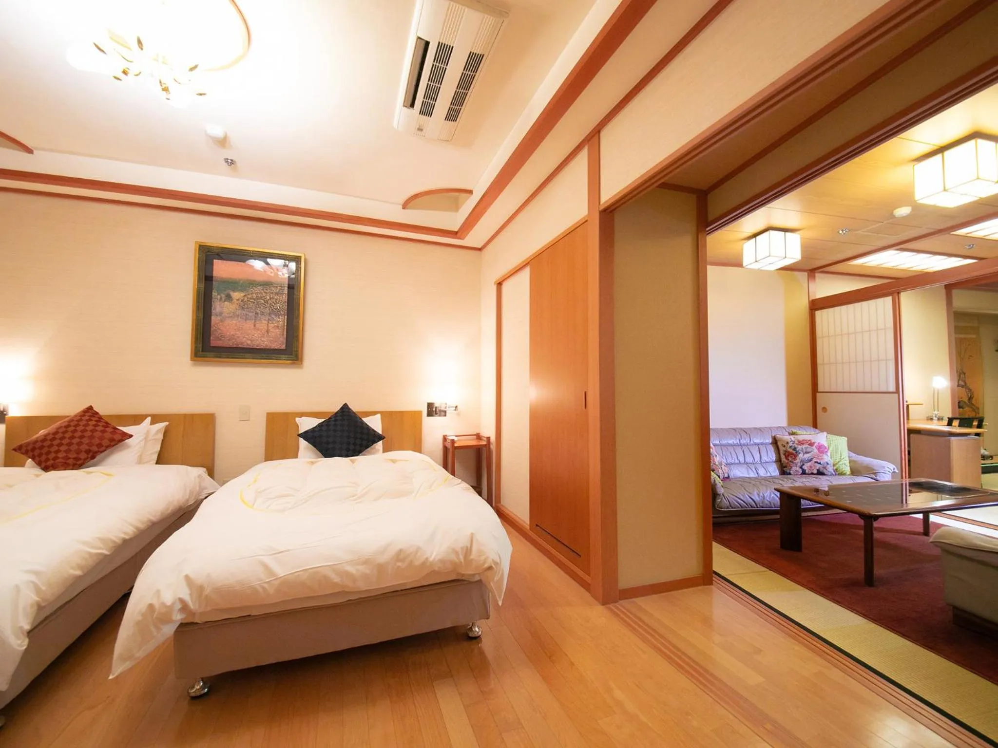 Bed in Iwakuni Kokusai Kanko Hotel