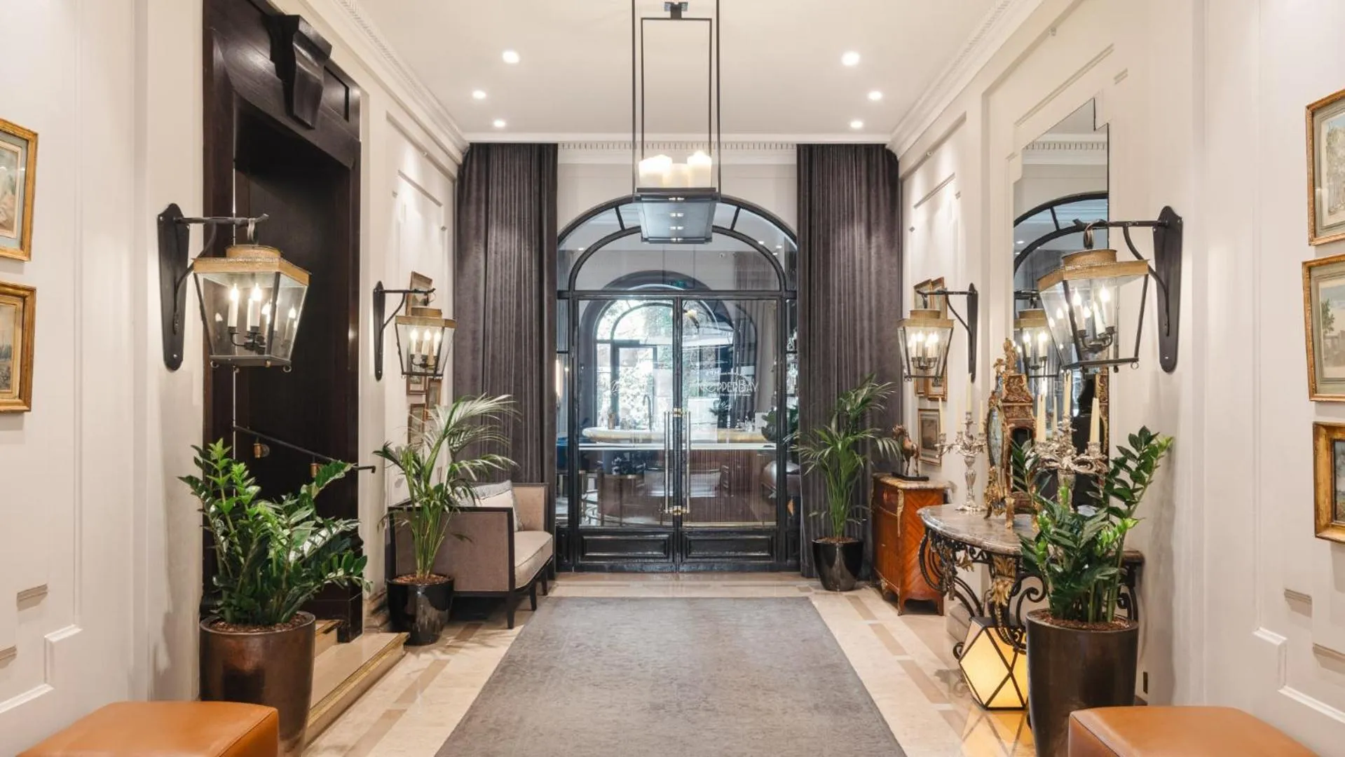 Lobby or reception in Hôtel Lancaster Paris Champs-Elysées