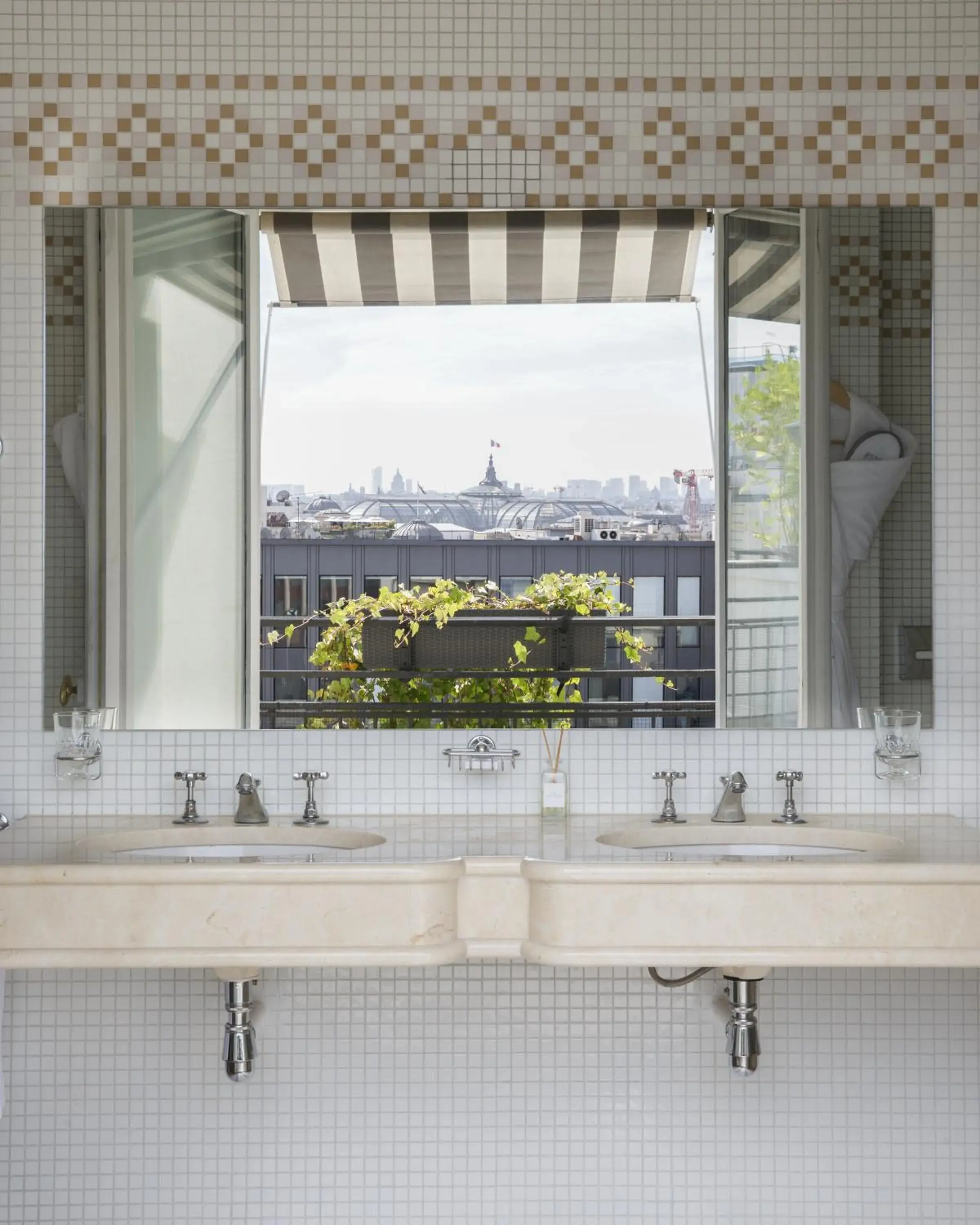 View (from property/room) in Hôtel Lancaster Paris Champs-Elysées View (from property/room) in Hôtel Lancaster Paris Champs-Elysées