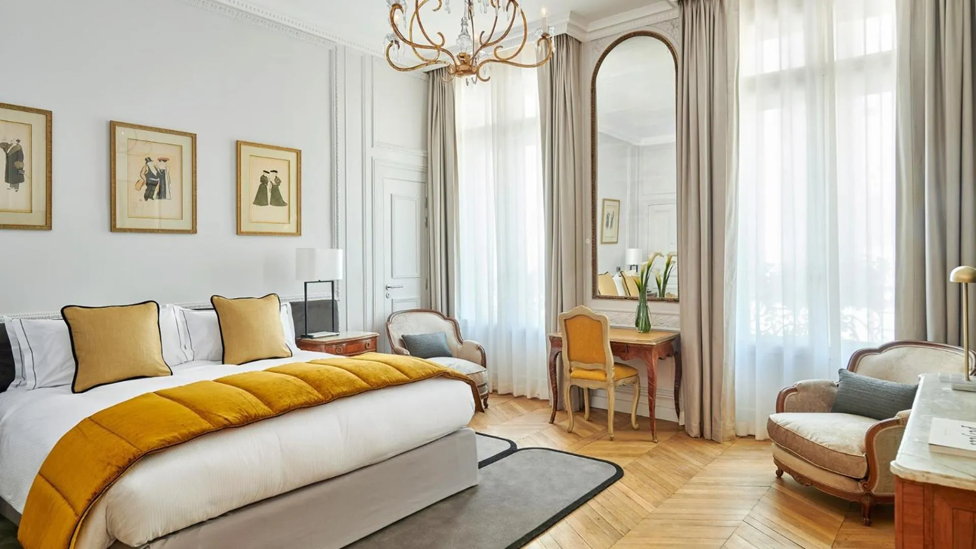 Bedroom, Bed in Hôtel Lancaster Paris Champs-Elysées