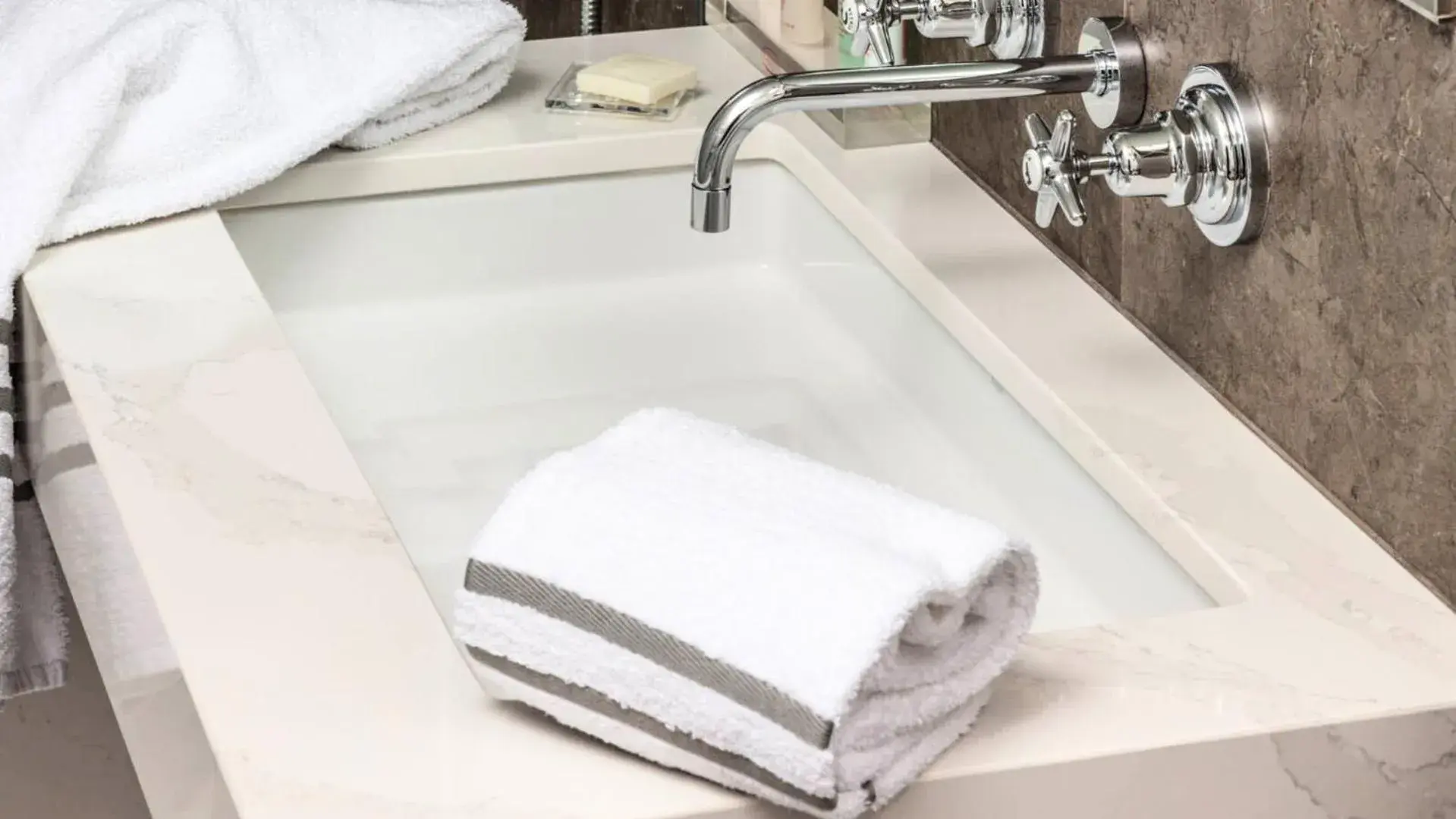 Bathroom in Hôtel Lancaster Paris Champs-Elysées Bathroom in Hôtel Lancaster Paris Champs-Elysées