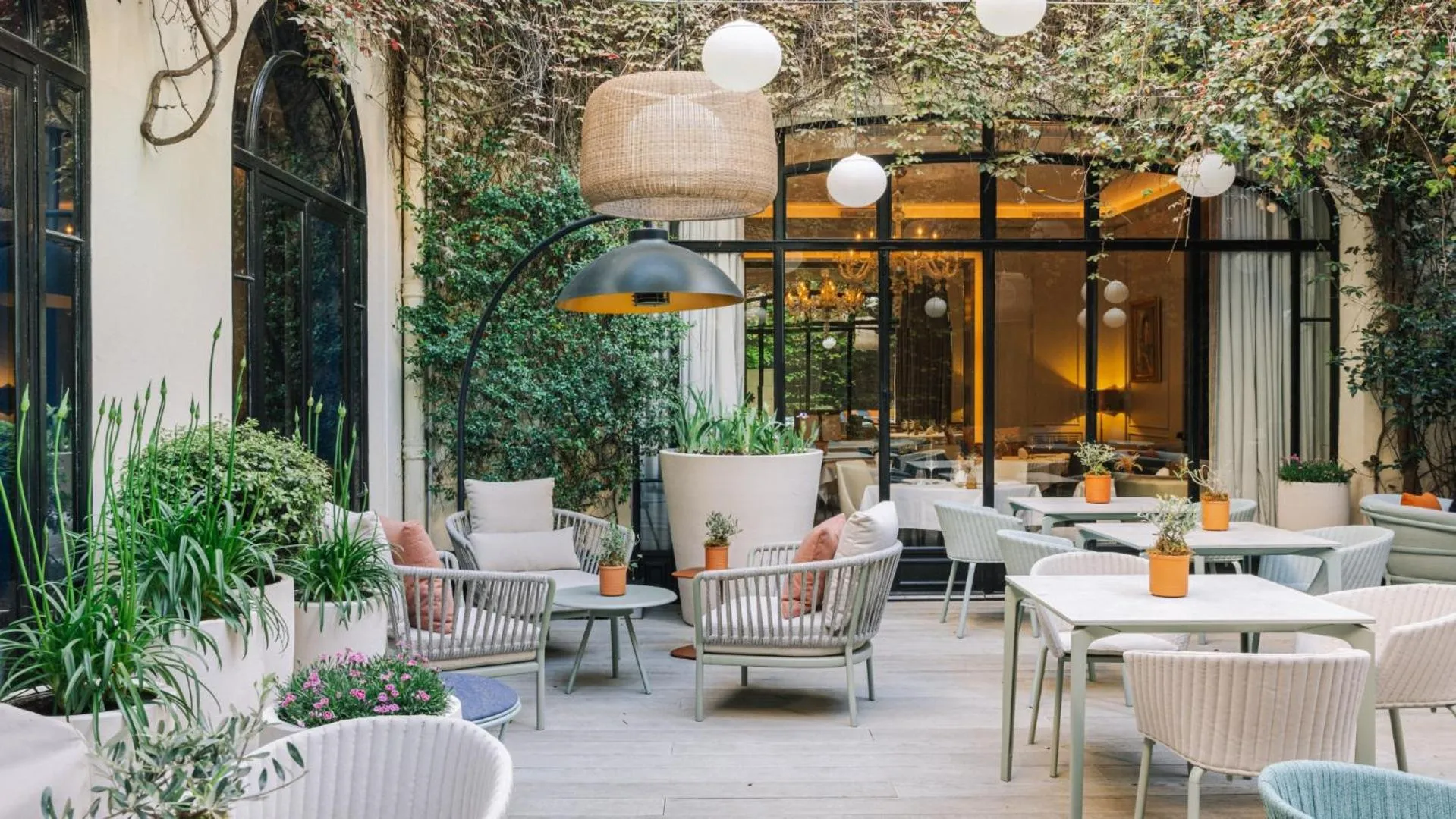 Patio in Hôtel Lancaster Paris Champs-Elysées