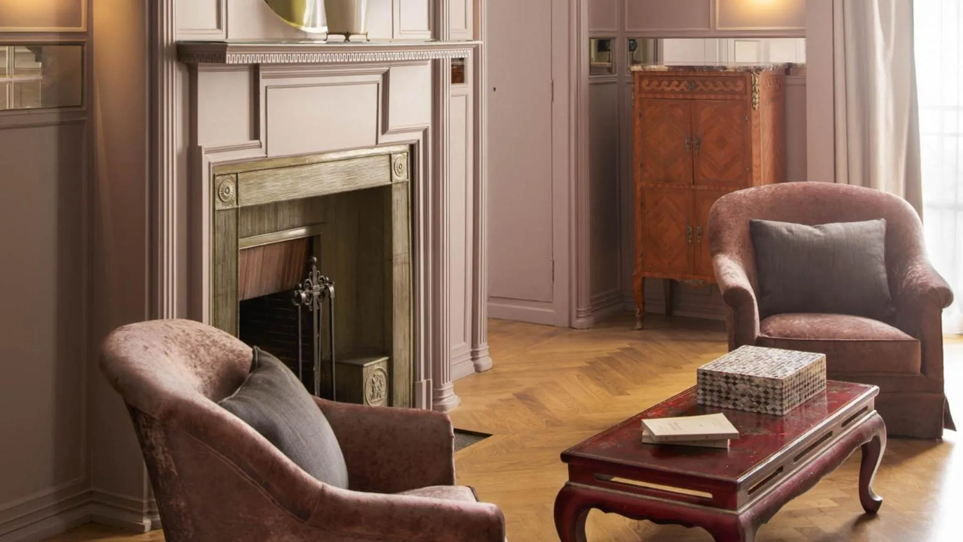 Bedroom in Hôtel Lancaster Paris Champs-Elysées