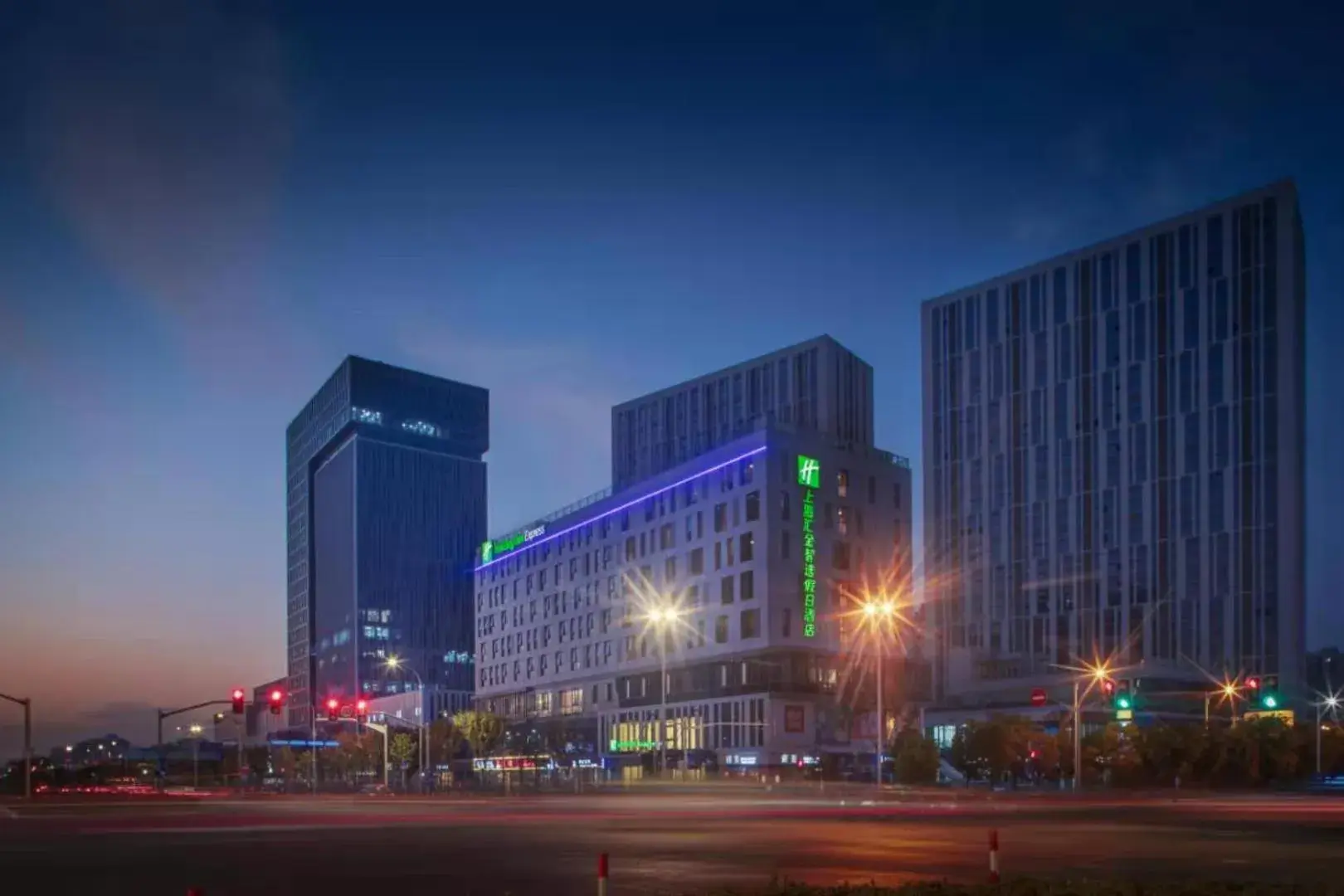 Property building in Holiday Inn Express Shanghai Huijin by IHG Property building in Holiday Inn Express Shanghai Huijin by IHG