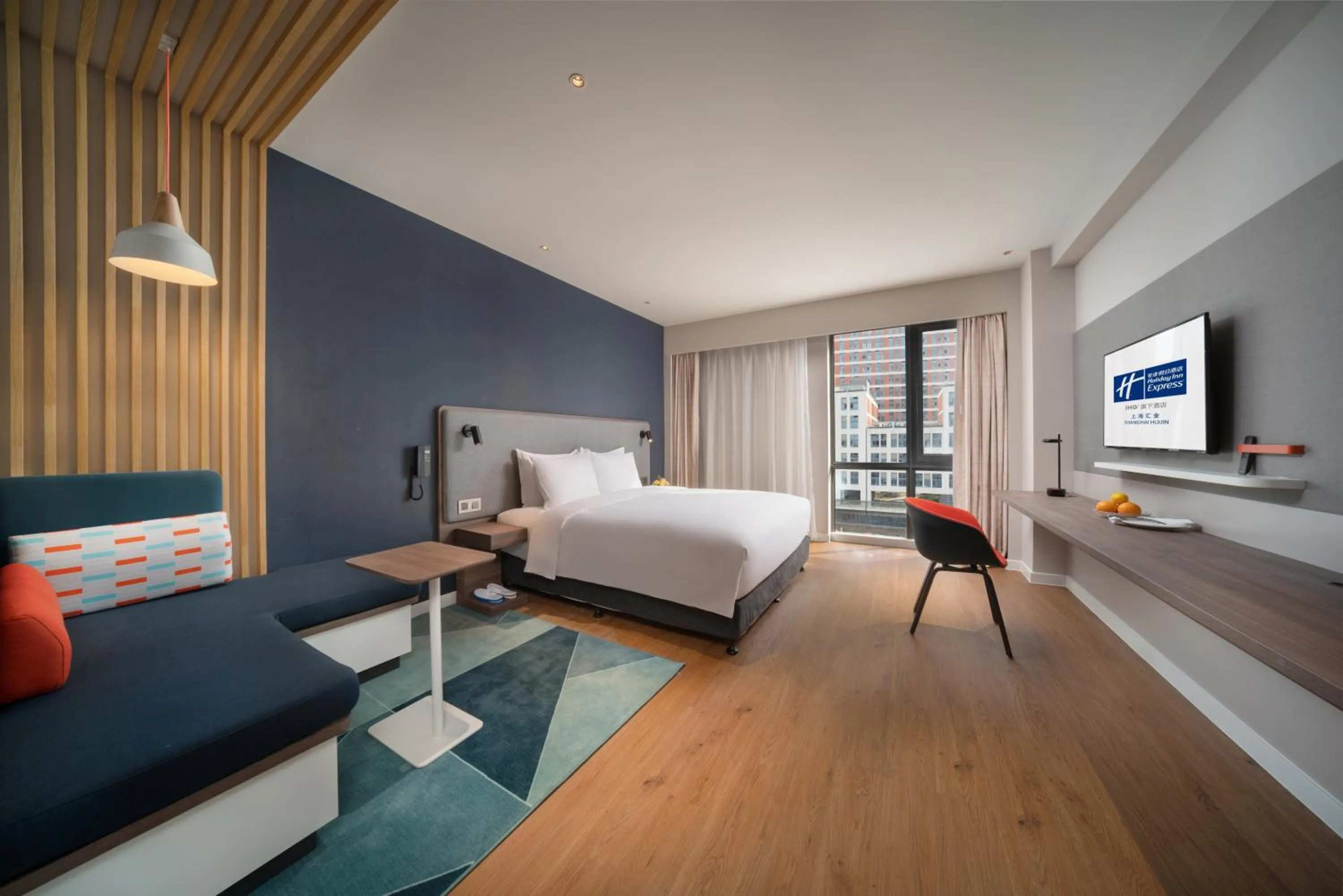 Bed in Holiday Inn Express Shanghai Huijin by IHG