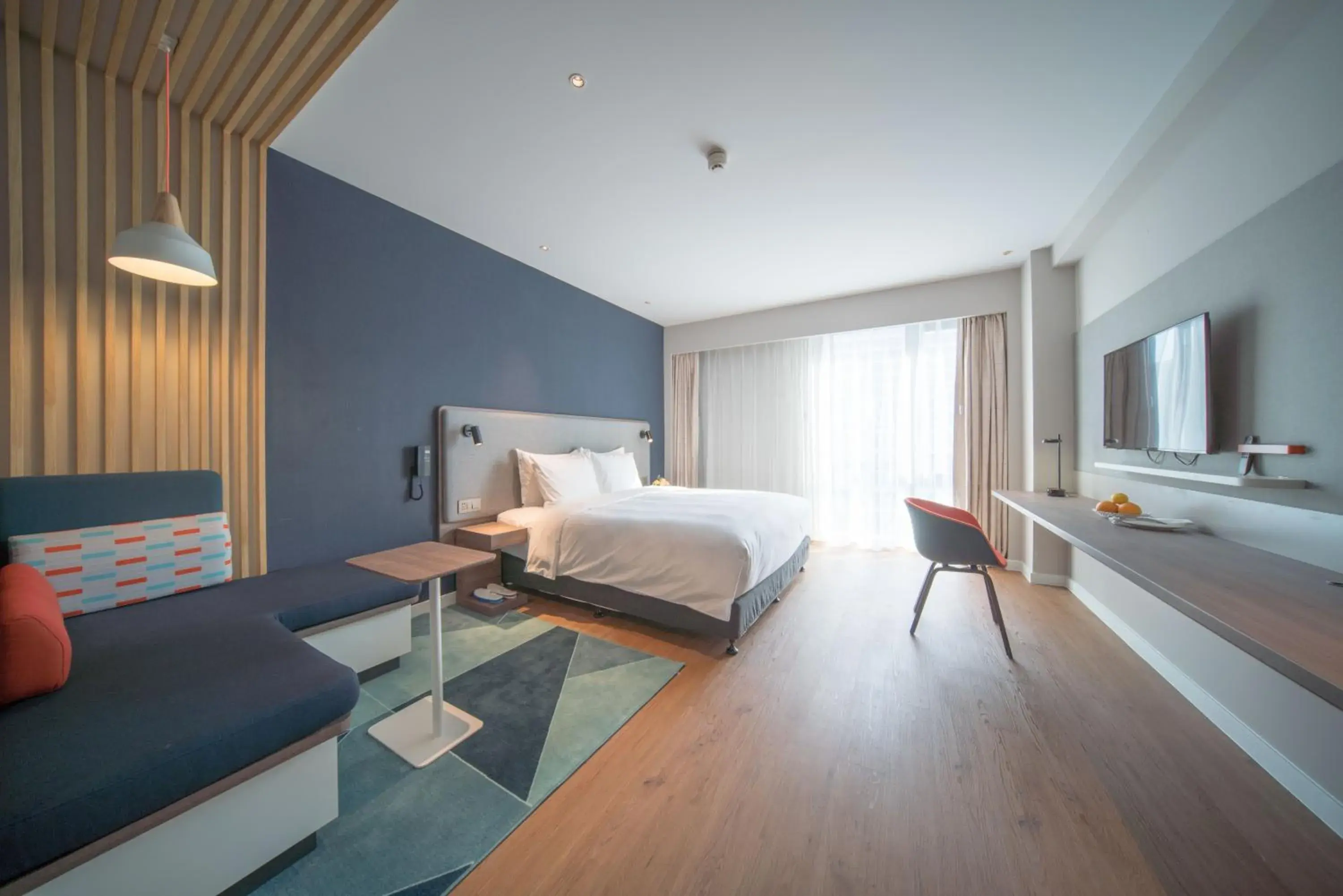 Bed in Holiday Inn Express Shanghai Huijin by IHG Bed in Holiday Inn Express Shanghai Huijin by IHG