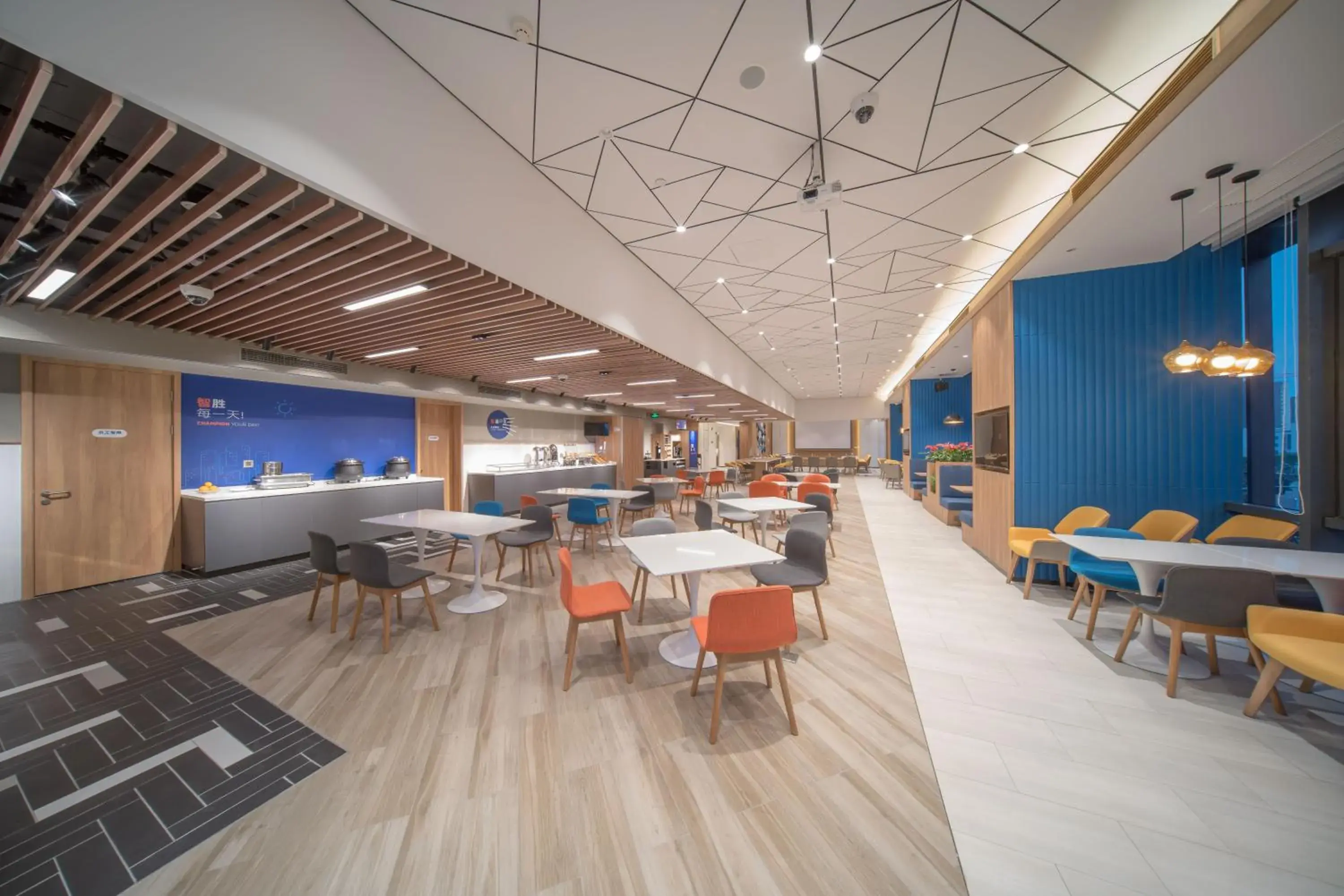 Restaurant/places to eat in Holiday Inn Express Shanghai Huijin by IHG Restaurant/places to eat in Holiday Inn Express Shanghai Huijin by IHG