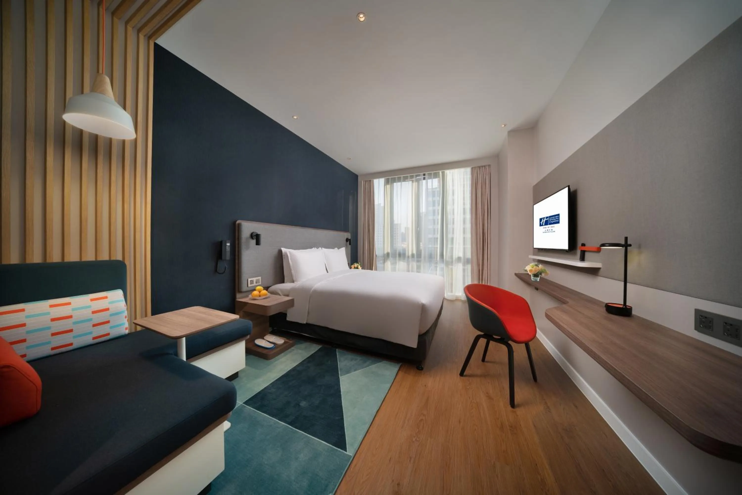 Bed in Holiday Inn Express Shanghai Huijin by IHG
