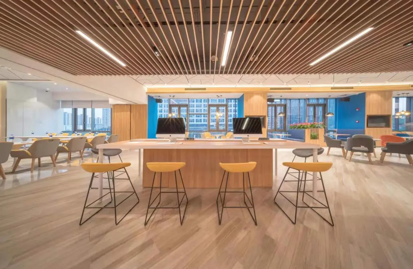 Restaurant/places to eat in Holiday Inn Express Shanghai Huijin by IHG Restaurant/places to eat in Holiday Inn Express Shanghai Huijin by IHG