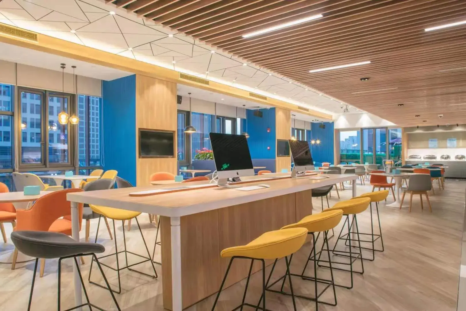 Restaurant/places to eat in Holiday Inn Express Shanghai Huijin by IHG Restaurant/places to eat in Holiday Inn Express Shanghai Huijin by IHG