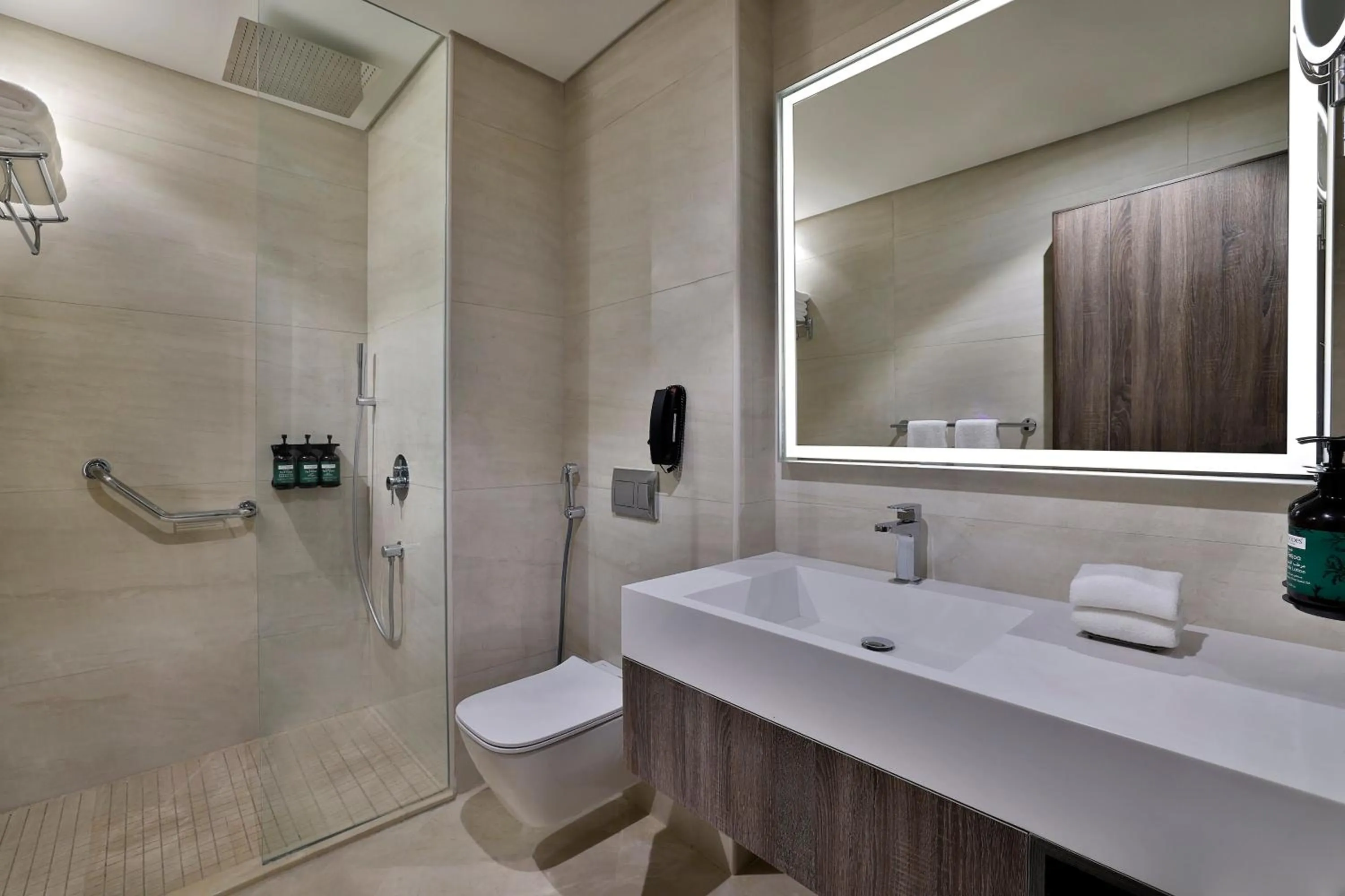 Photo of the whole room in voco Al Khobar by IHG