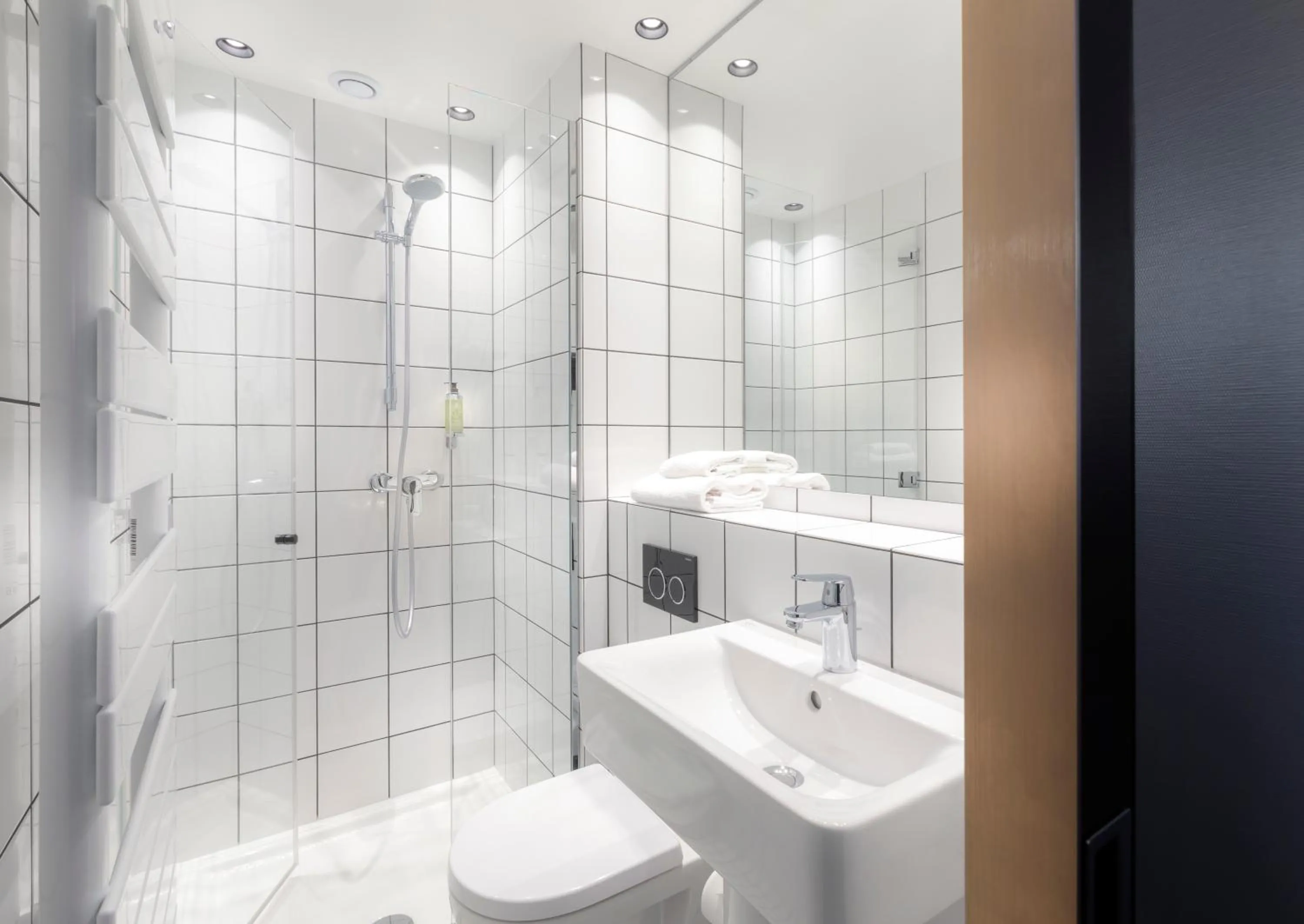 Shower in Libertel Gare de L'Est Francais