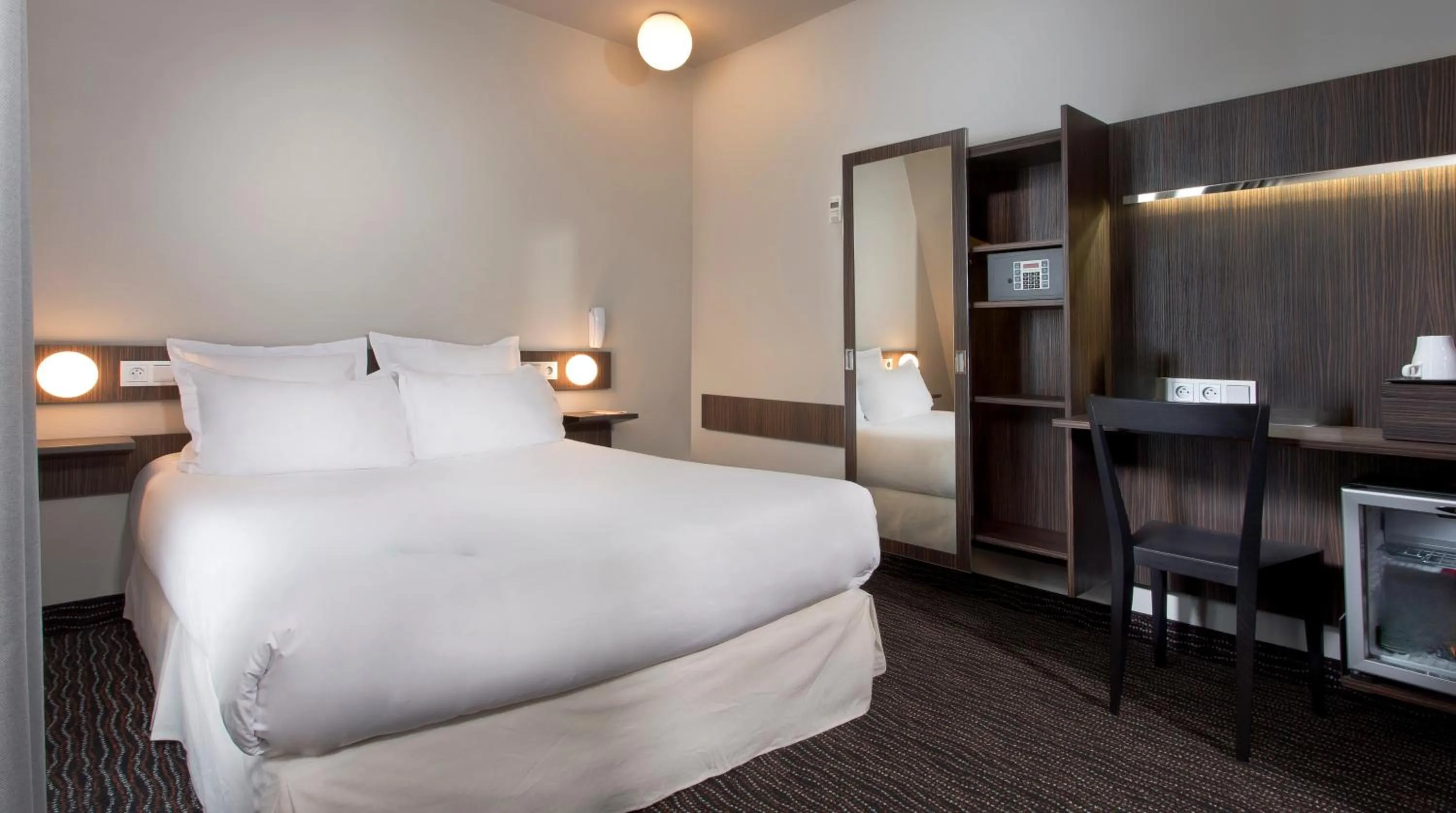 TV and multimedia, Bed in Libertel Gare de L'Est Francais