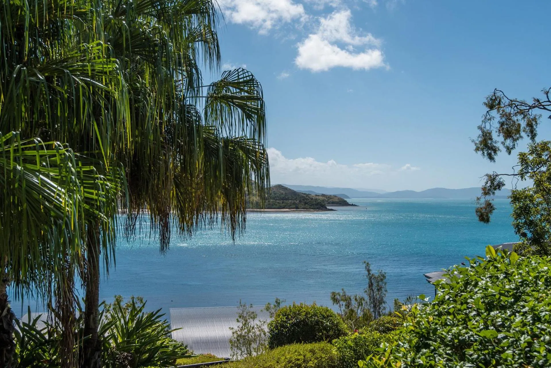 Waves 3 Luxury 3 Bedroom Endless Ocean Views Central Location + Buggy