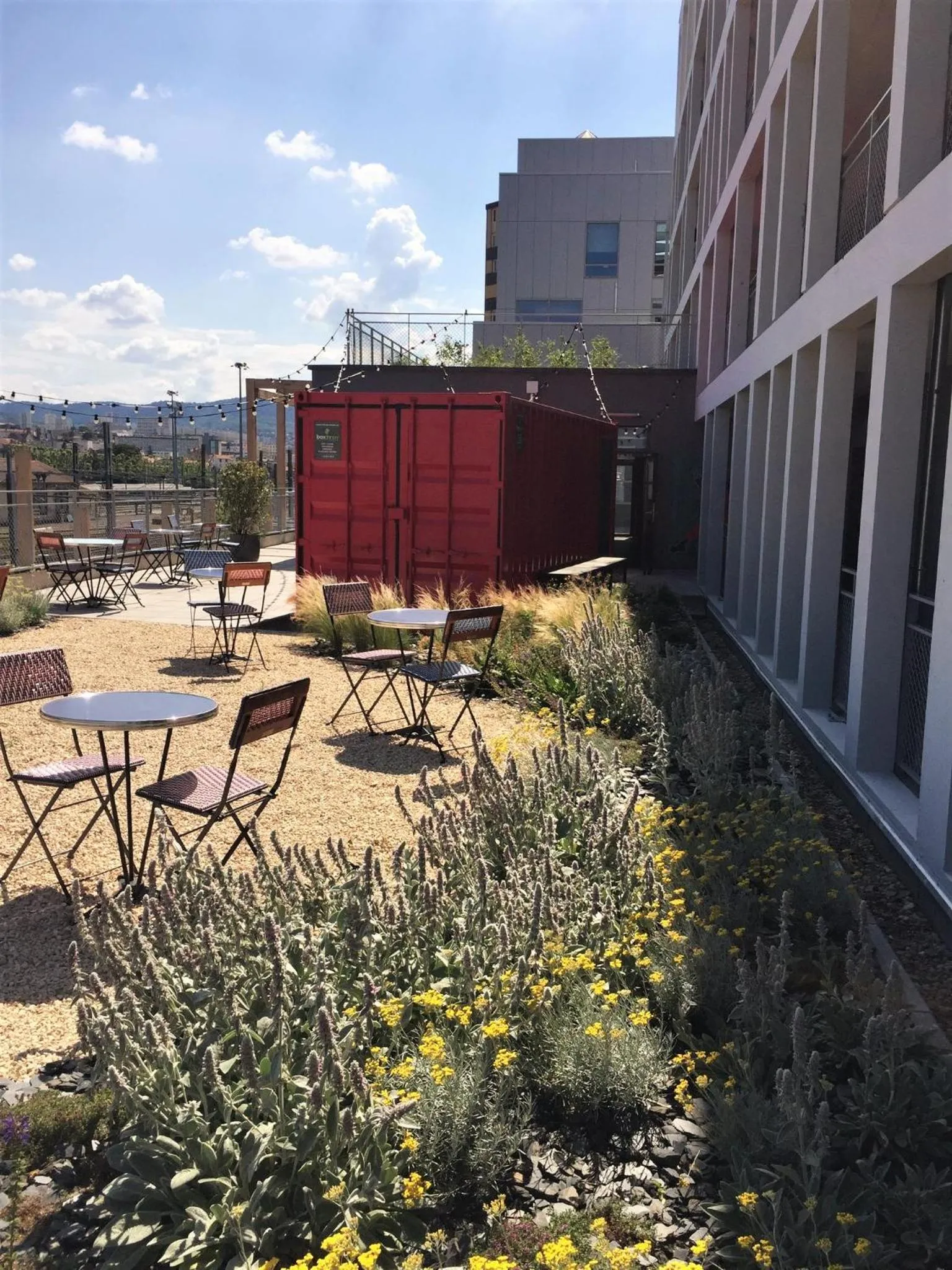 Property building in Eklo Hotels Clermont-Ferrand Centre Gare