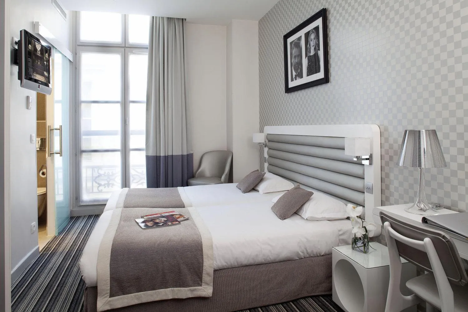 Photo of the whole room, Bed in Hôtel ICÔNE