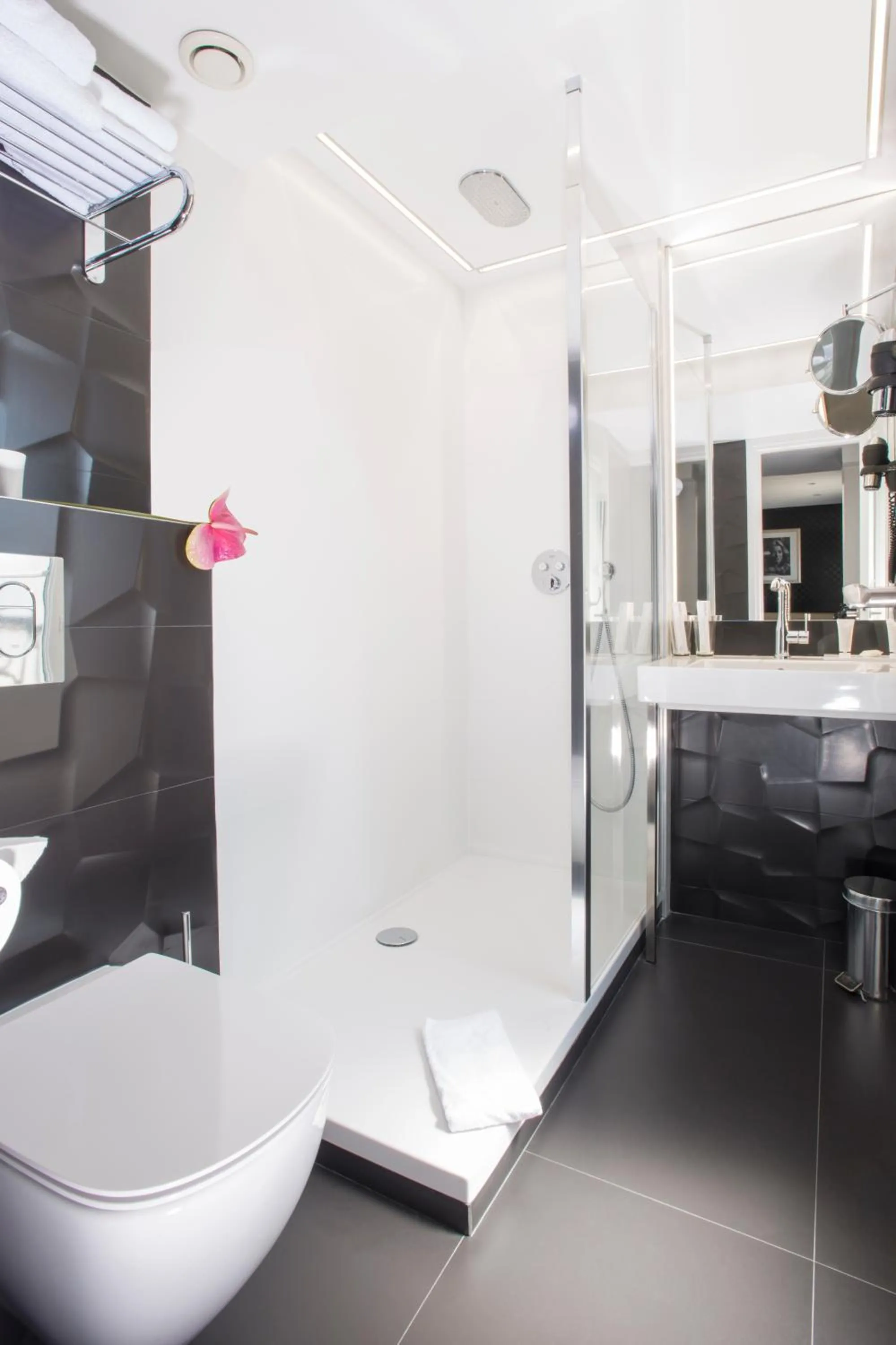 Bathroom in Hôtel ICÔNE