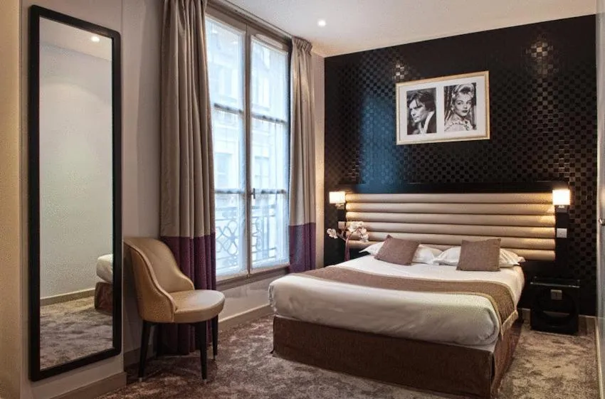 Photo of the whole room, Bed in Hôtel ICÔNE