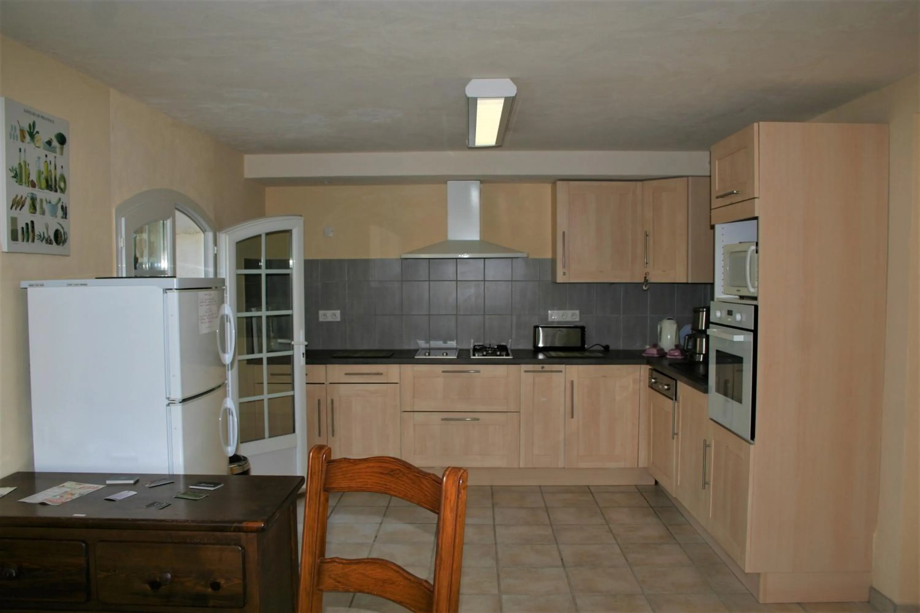 Kitchen or kitchenette in LE MAS DES TARENTES Chambres d'hôtes