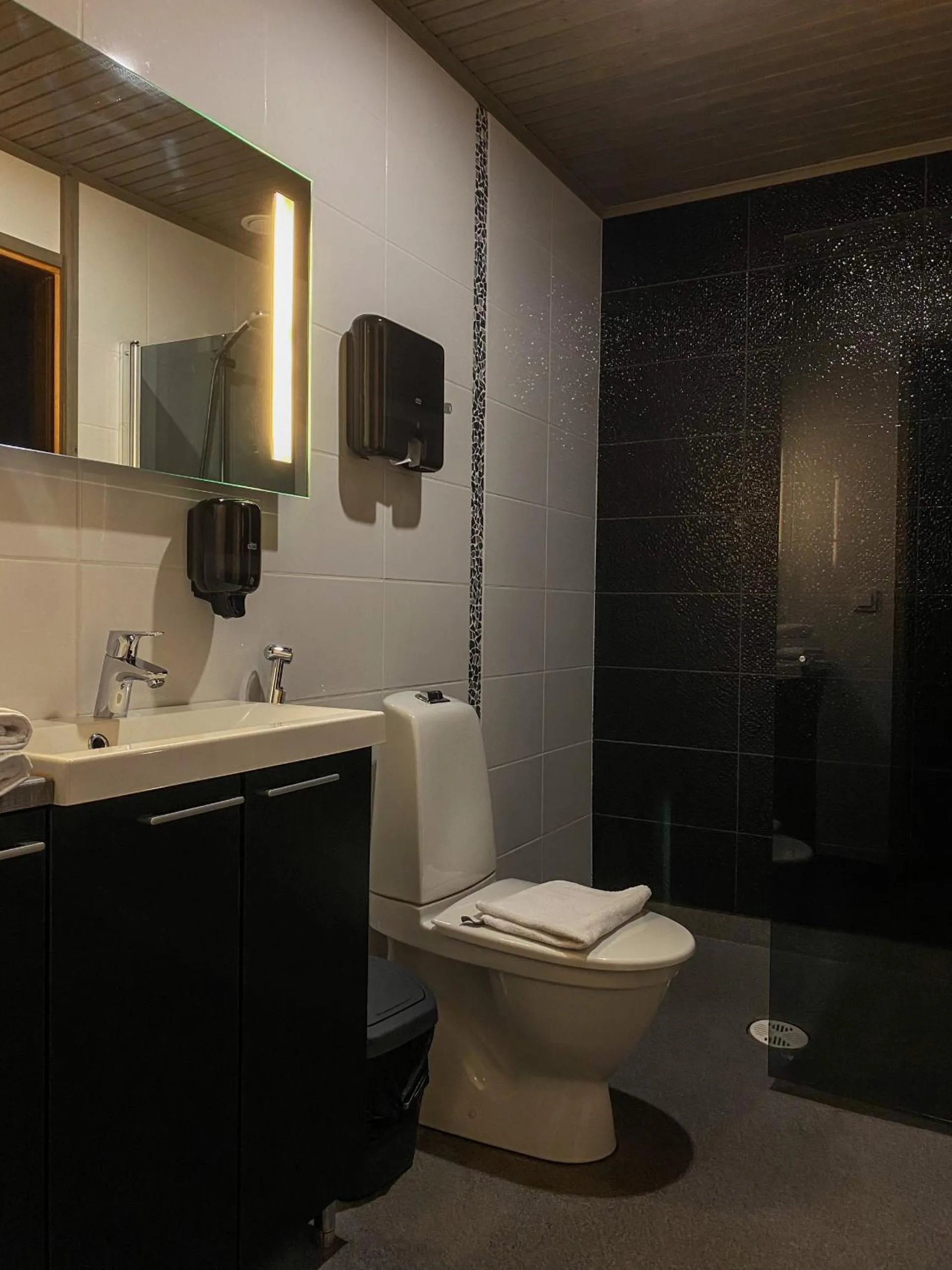 Shower in Safarimajoitus