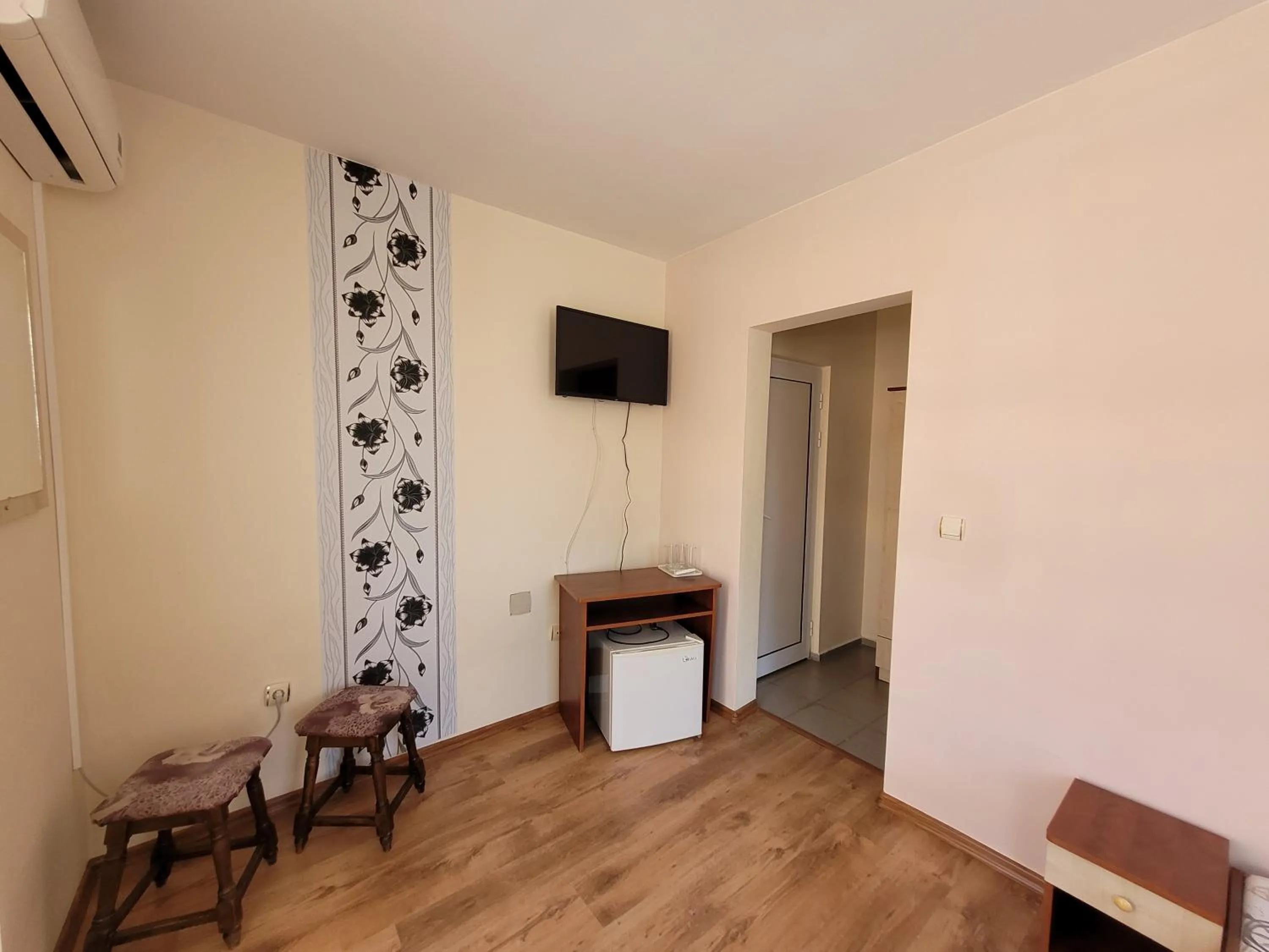 Communal lounge/ TV room in Guesthouse Iceberg