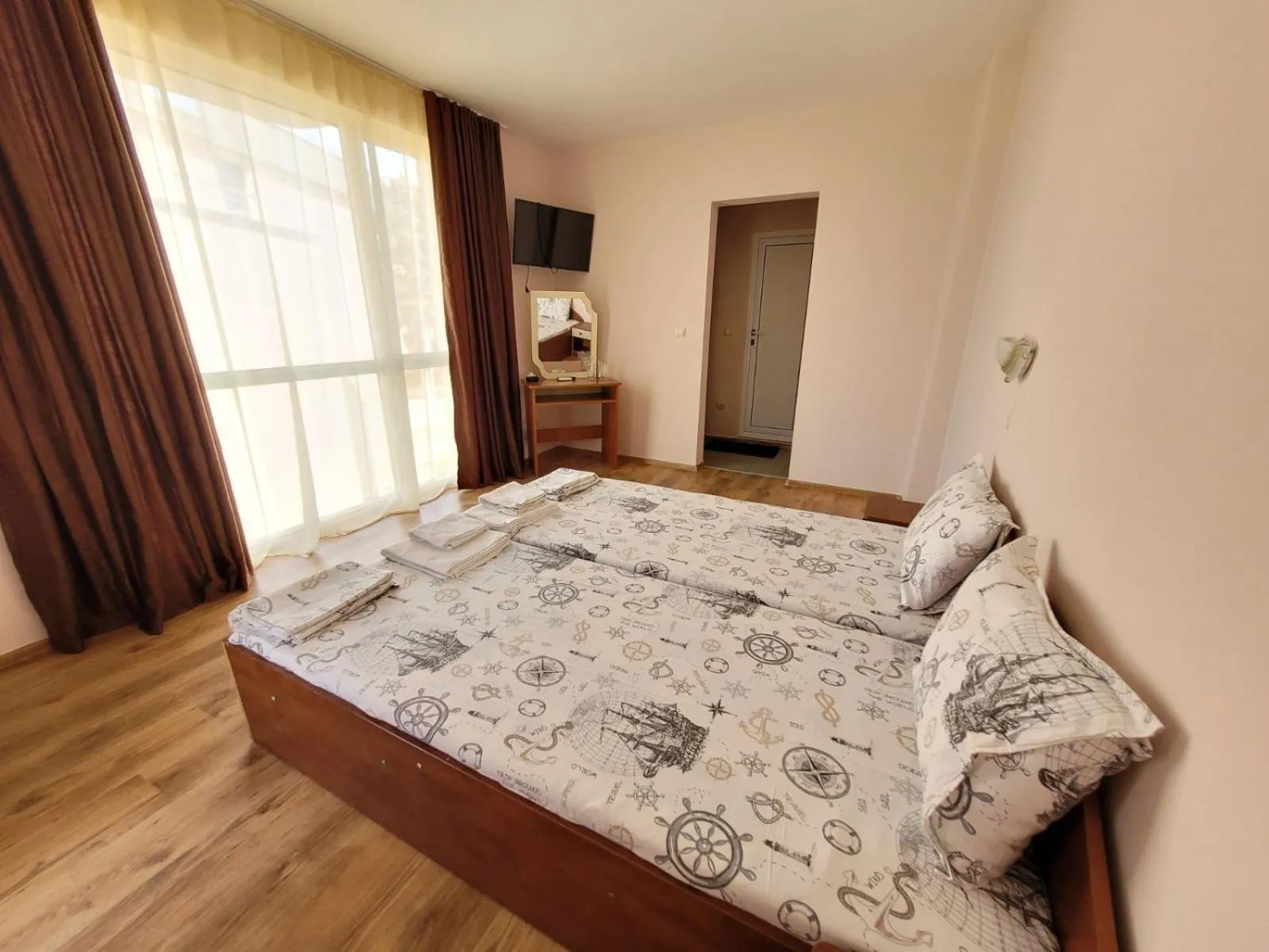 Photo of the whole room, Bed in Guesthouse Iceberg