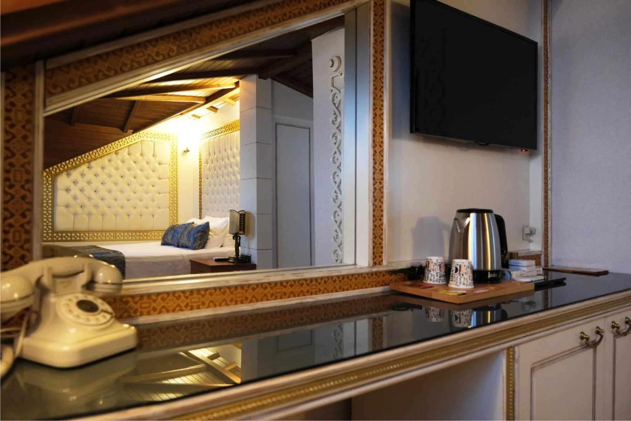 Coffee/tea facilities in Castle Old Town Hotel