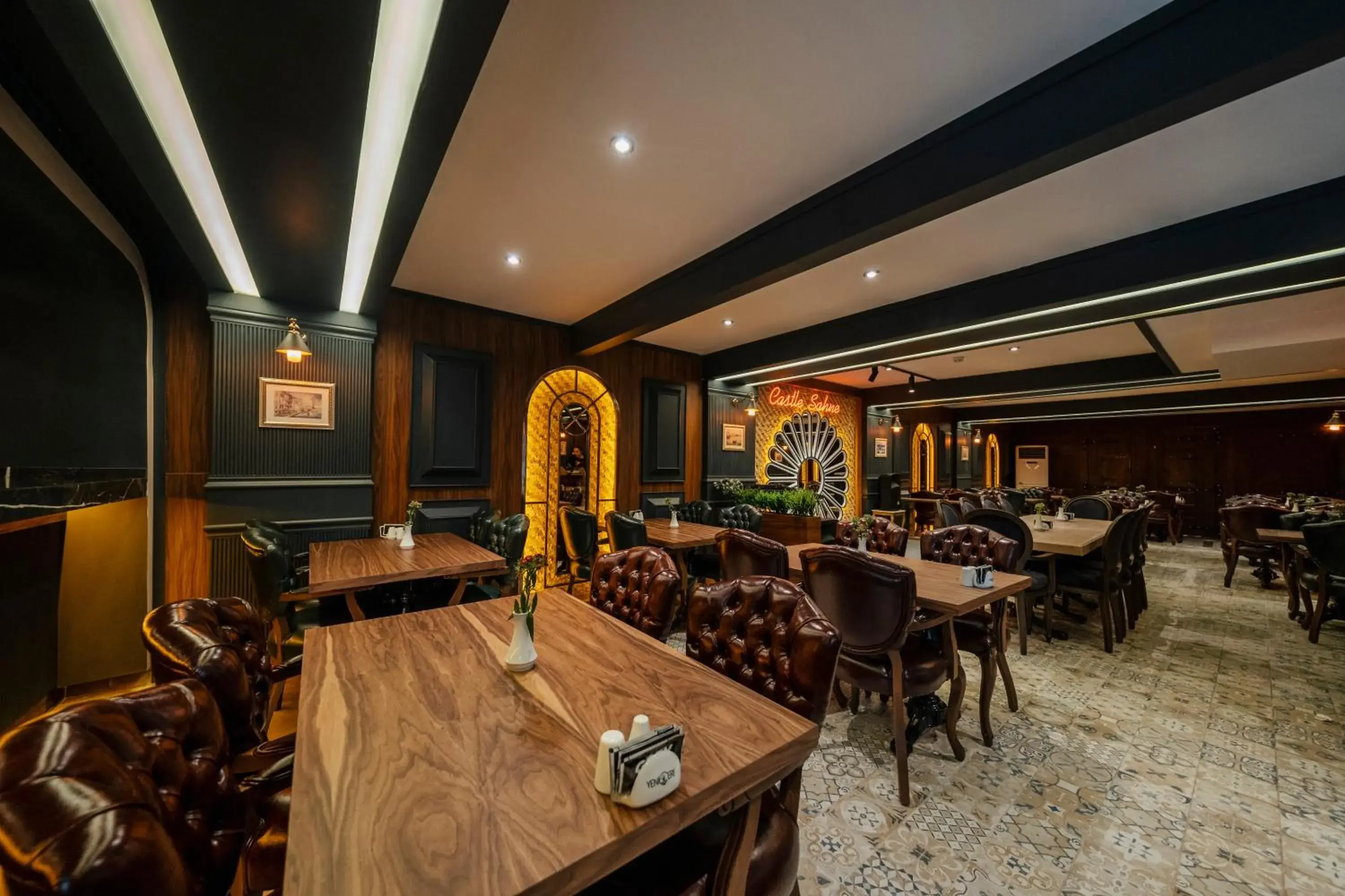 Restaurant/places to eat in Castle Old Town Hotel Restaurant/places to eat in Castle Old Town Hotel