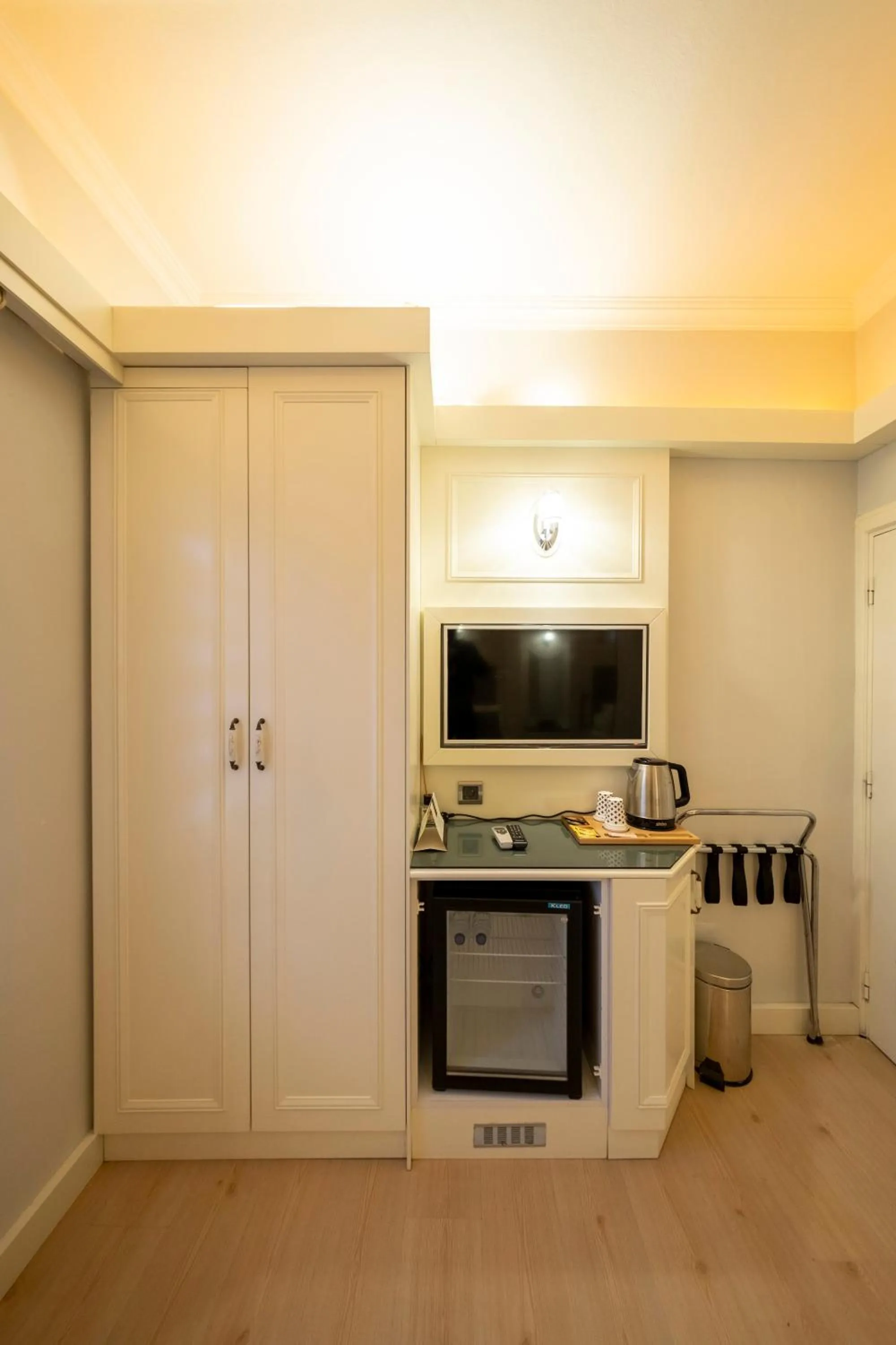 TV and multimedia in Castle Old Town Hotel