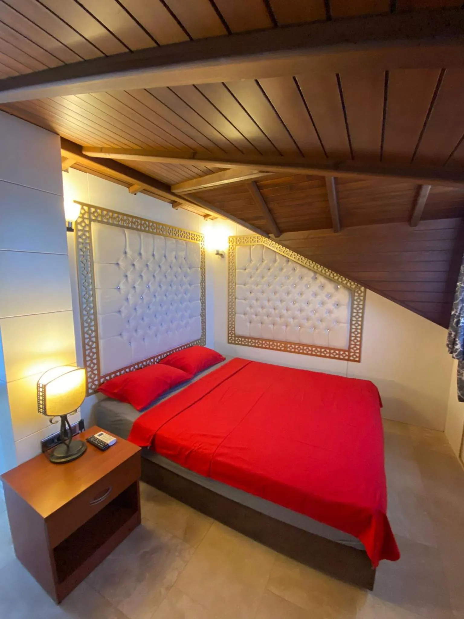 Photo of the whole room, Bed in Castle Old Town Hotel