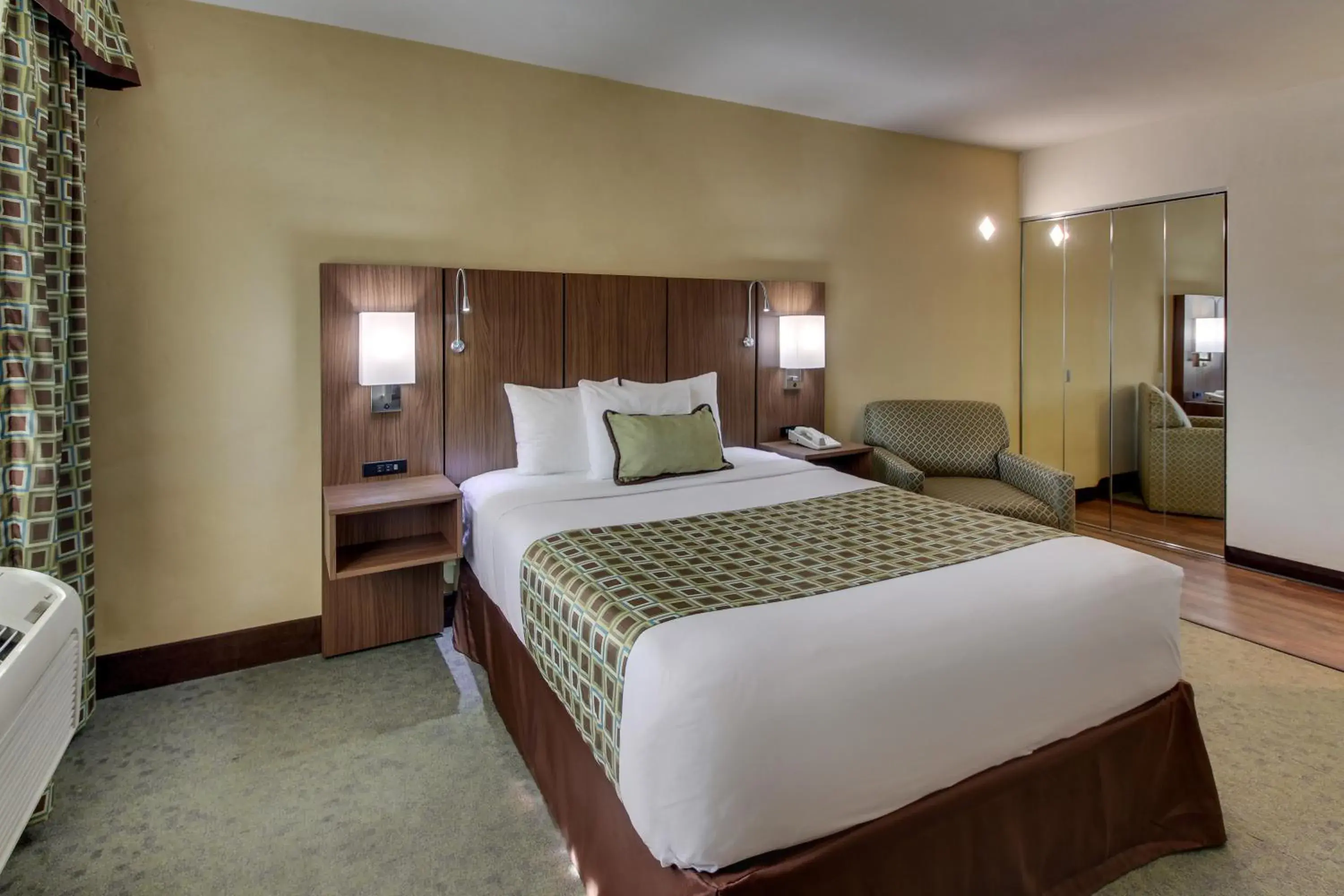 Photo of the whole room, Bed in The Stevenson Monterey Photo of the whole room, Bed in The Stevenson Monterey